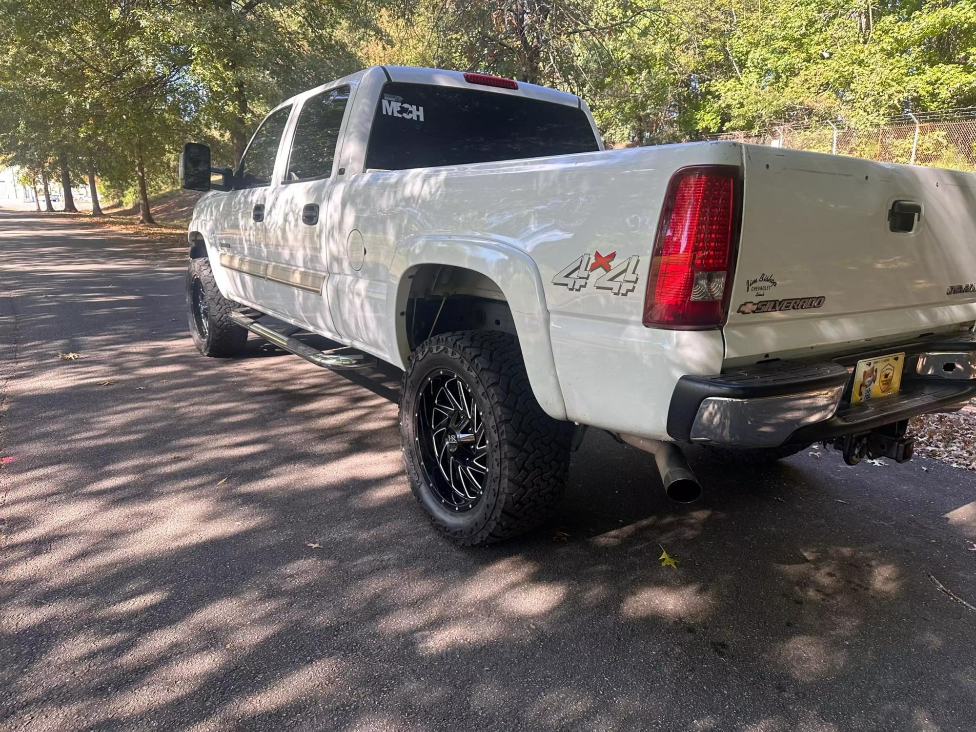 2004 Chevrolet Silverado 2500HD LS photo 30