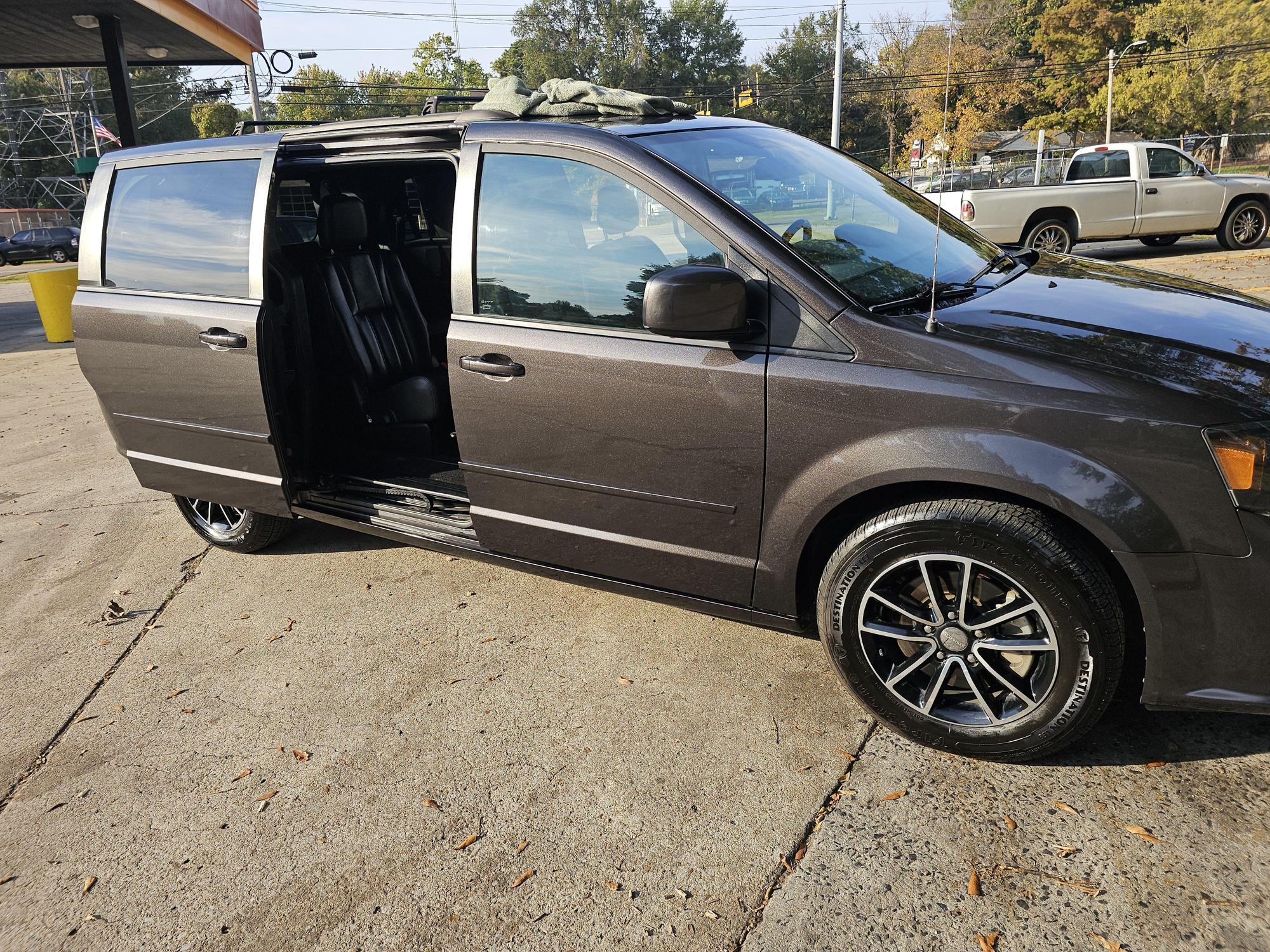 2017 Dodge Grand Caravan GT photo 25