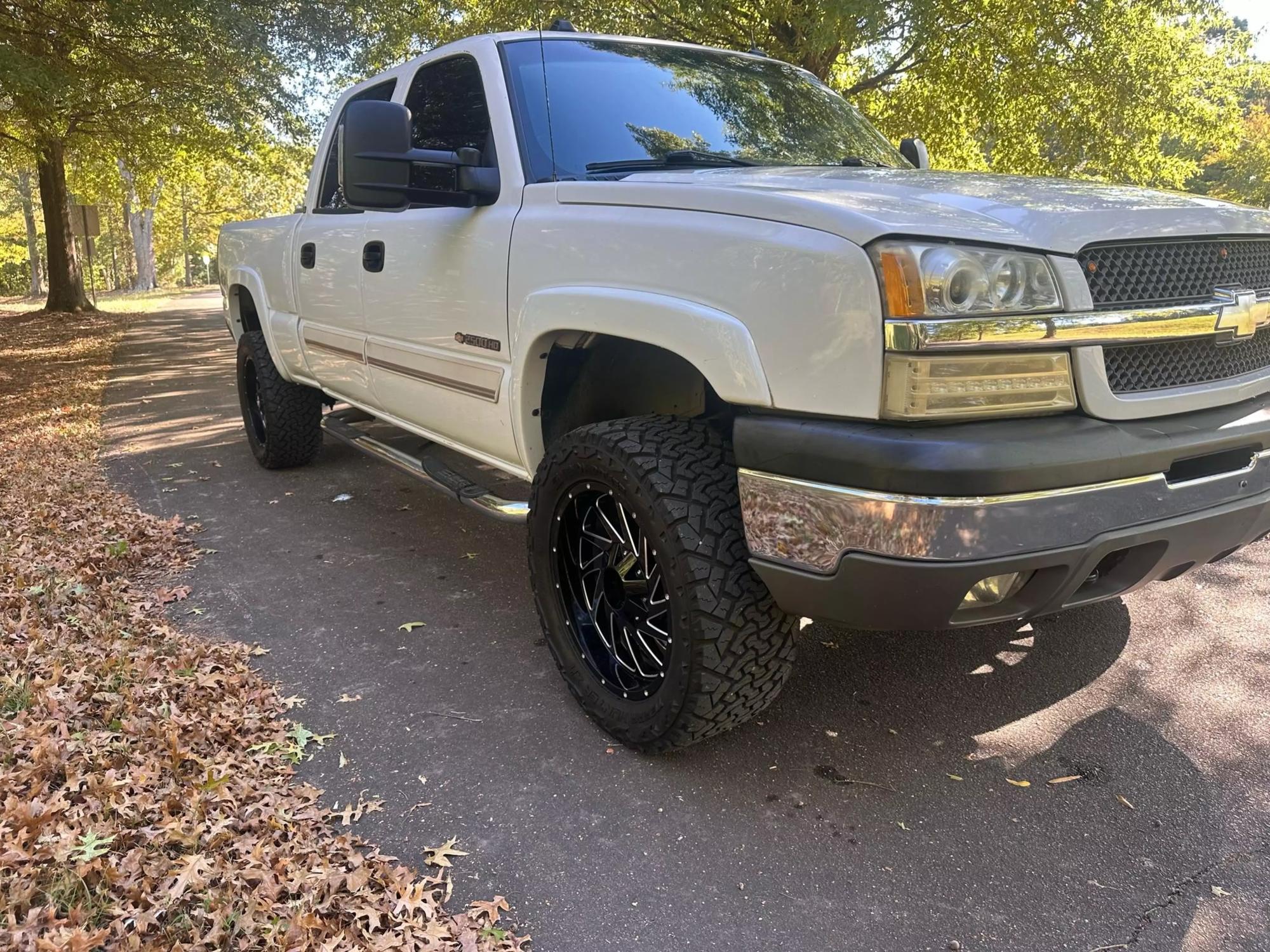 2004 Chevrolet Silverado 2500HD LS photo 25