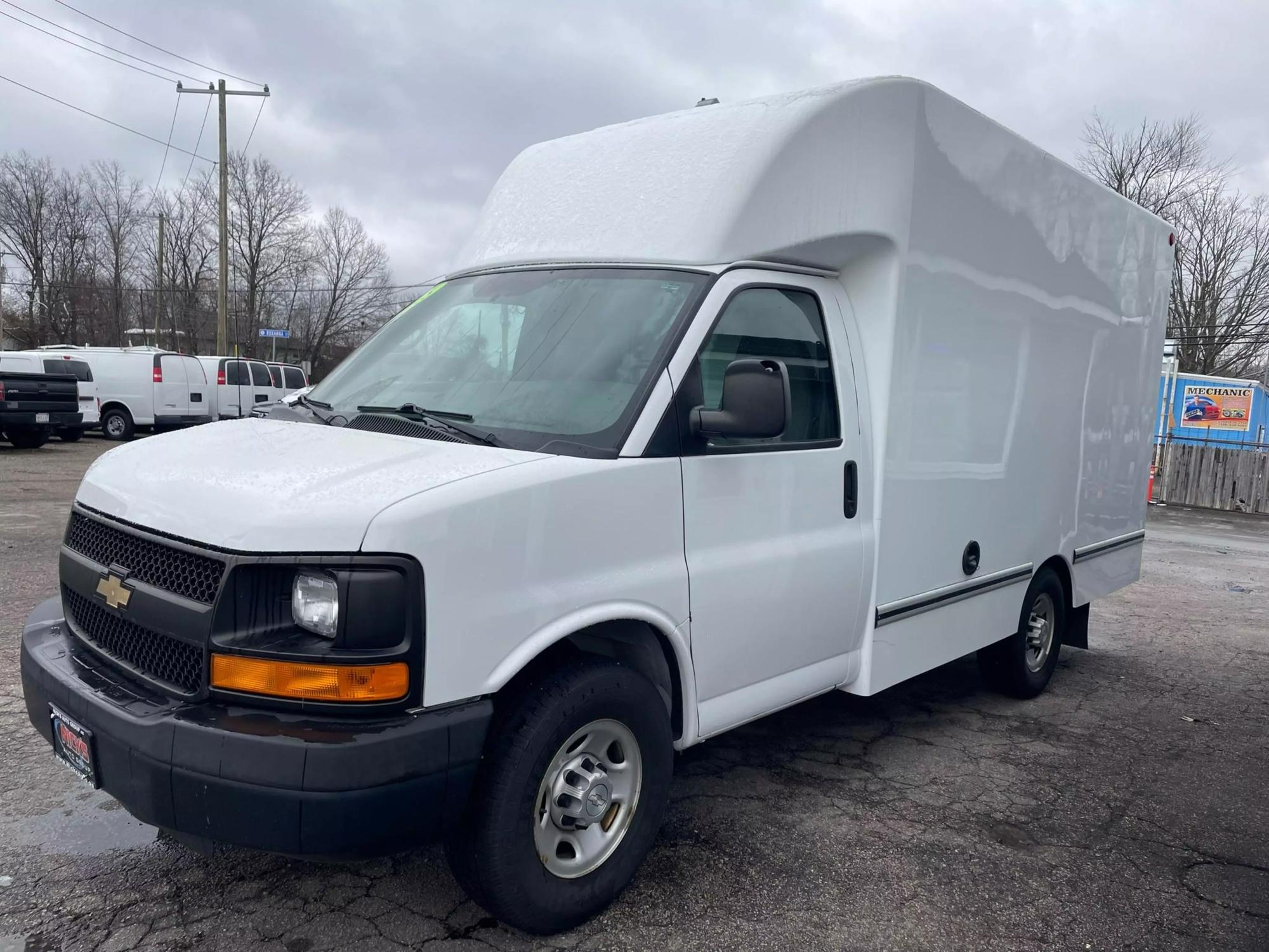 2018 Chevrolet Express Cutaway Base photo 16