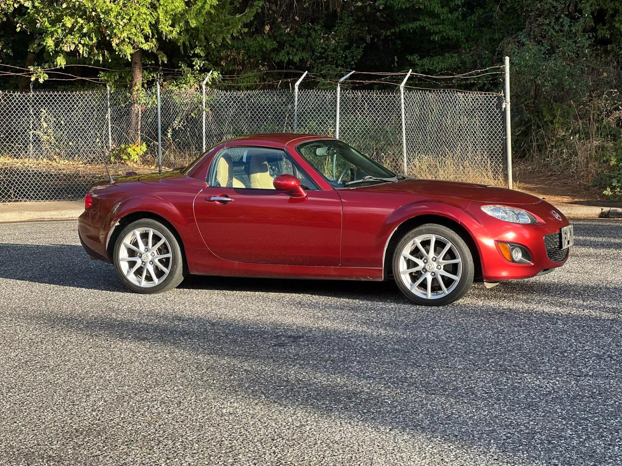 2011 Mazda MX-5 Miata Grand Touring Hard Top photo 27