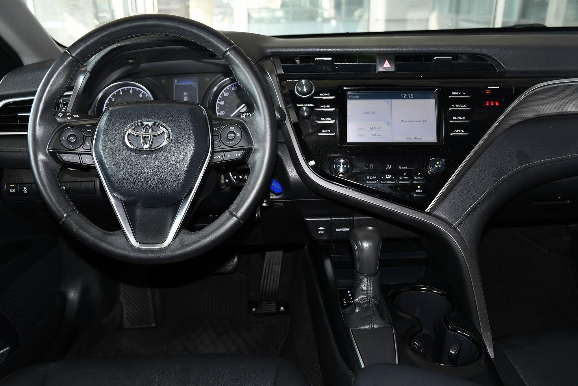 2018 Toyota Camry SE photo 64