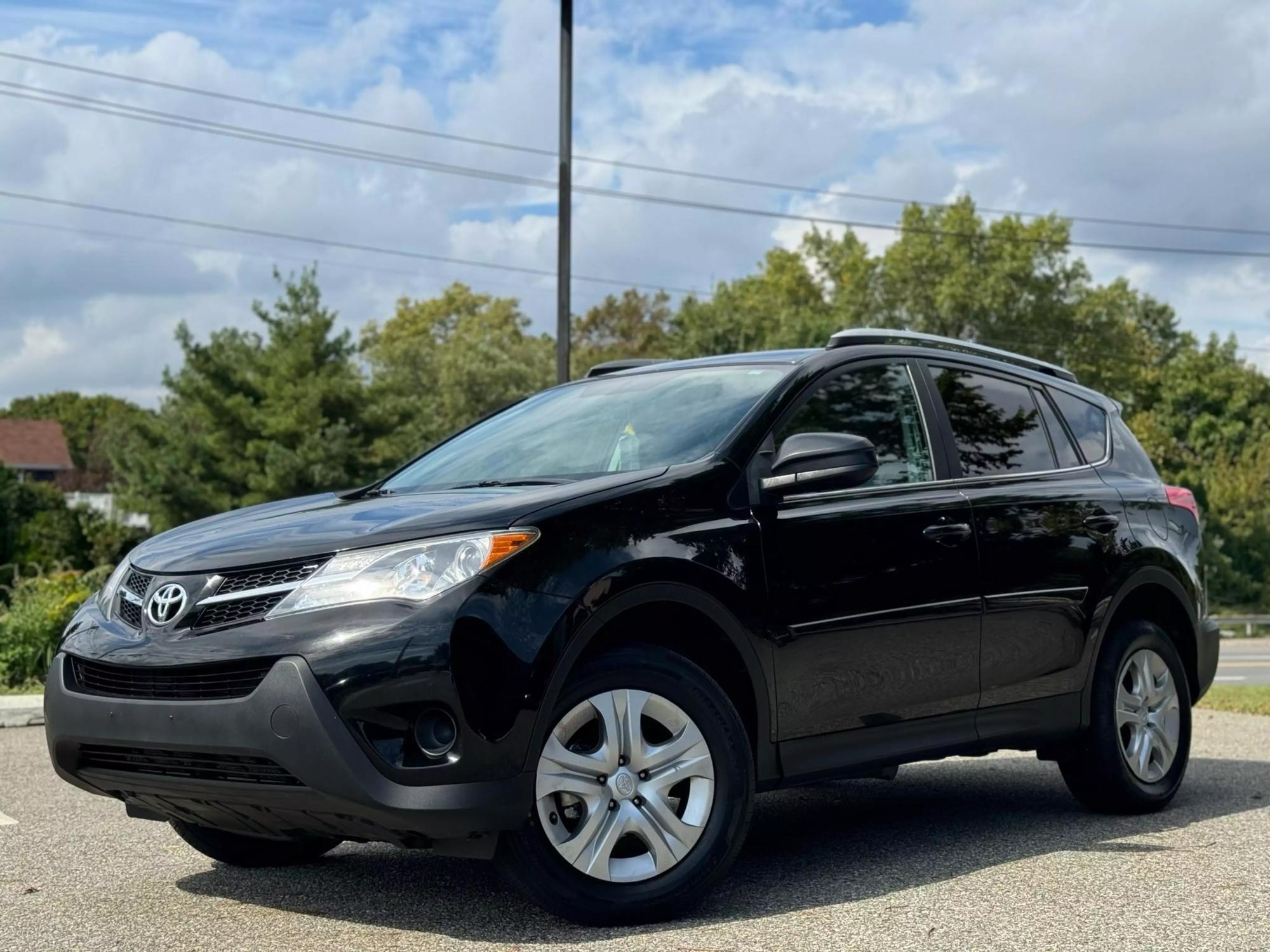 2013 Toyota RAV4 LE photo 12