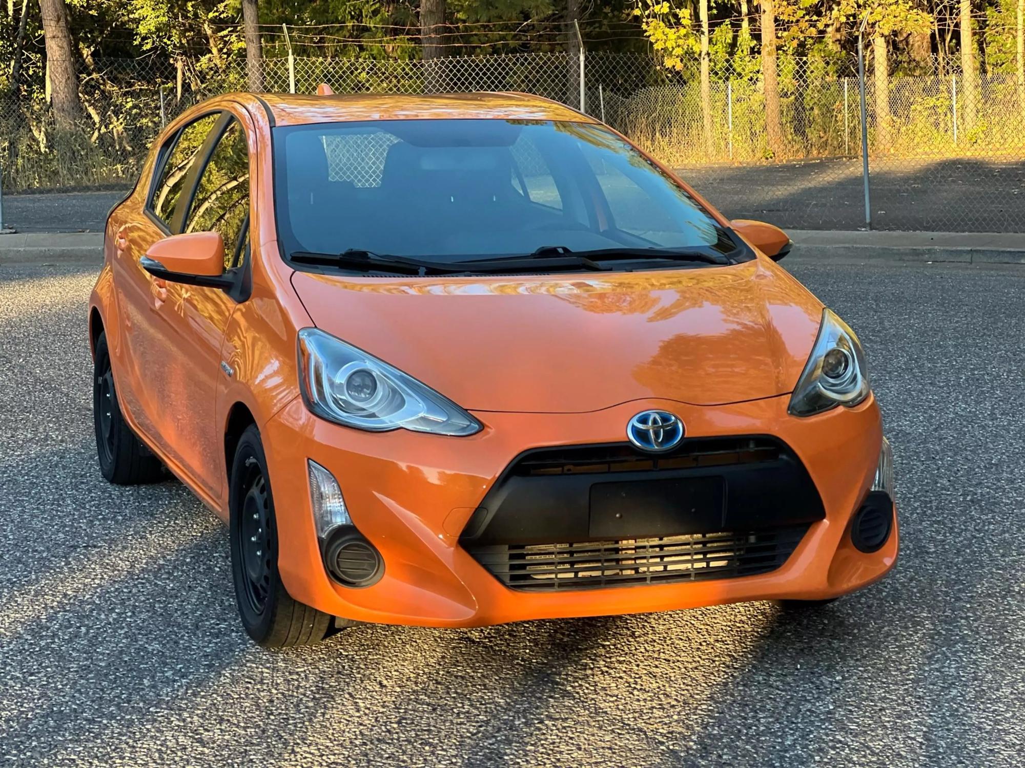 2015 Toyota Prius c One photo 18