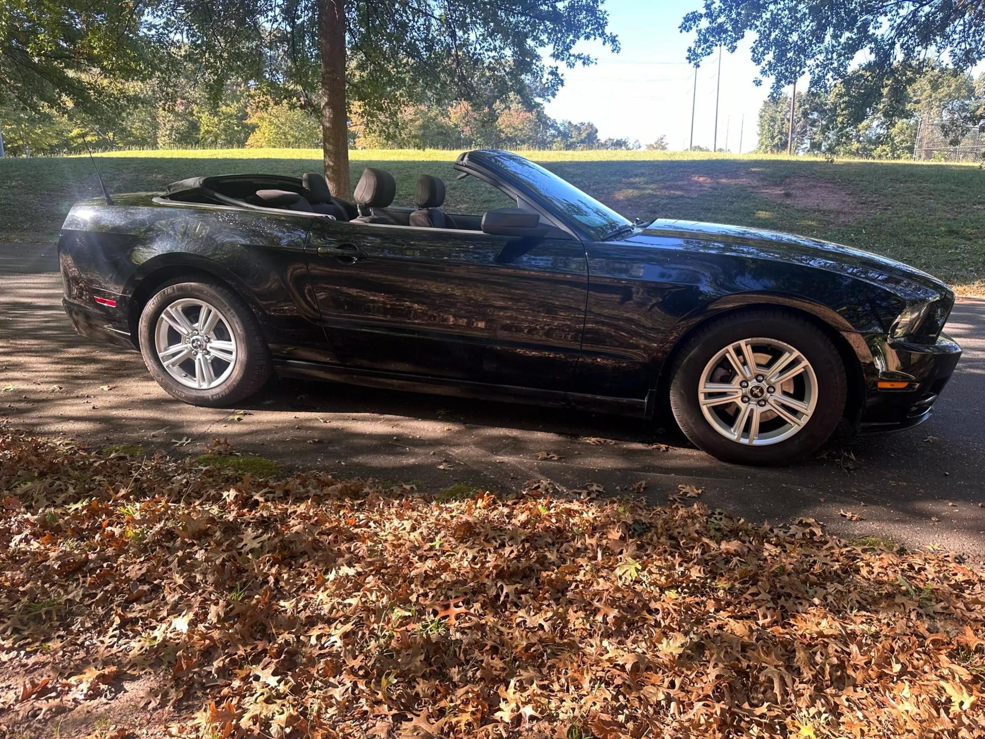 2013 Ford Mustang V6 photo 34