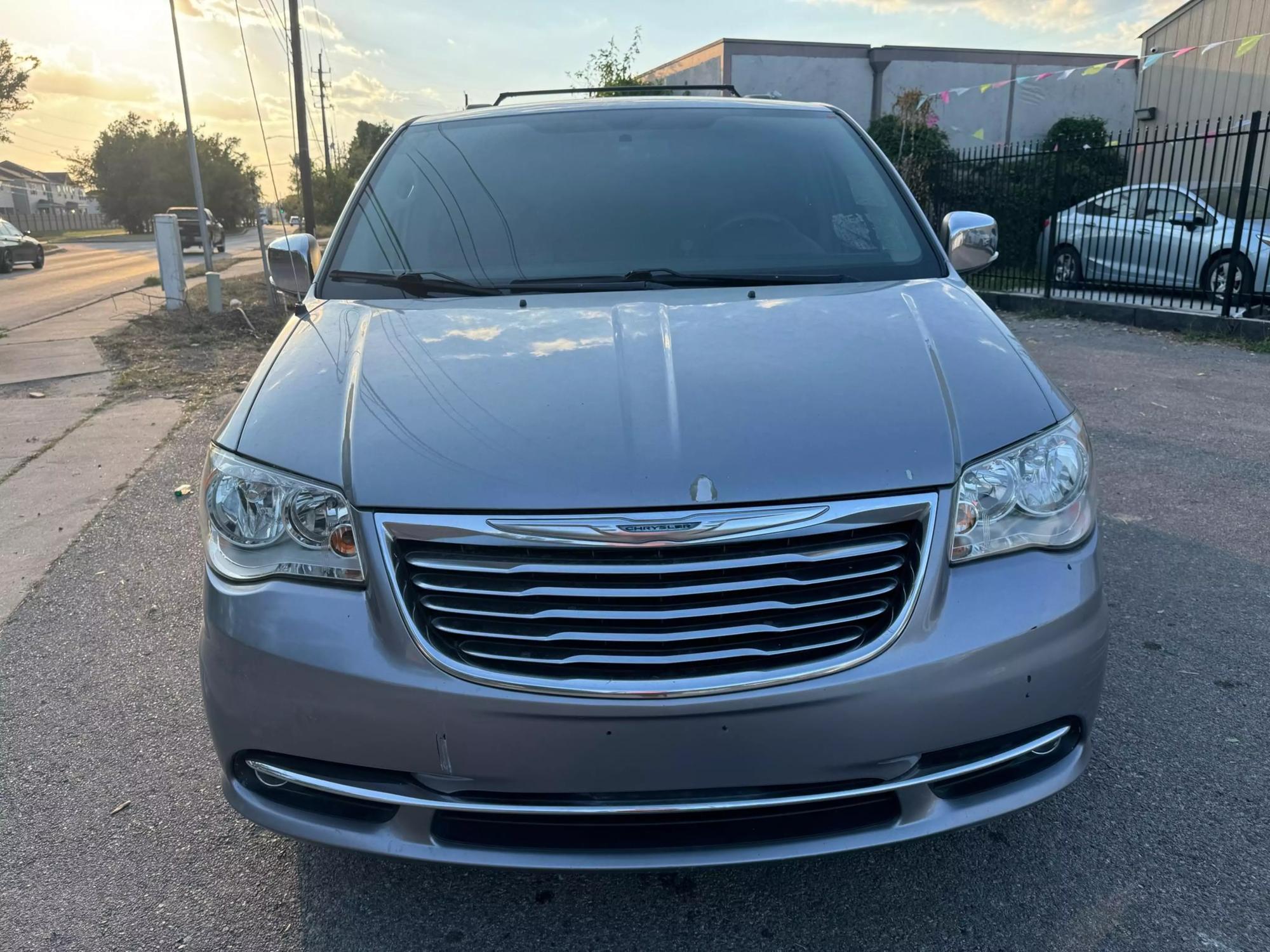 2014 Chrysler Town & Country Touring-L photo 16