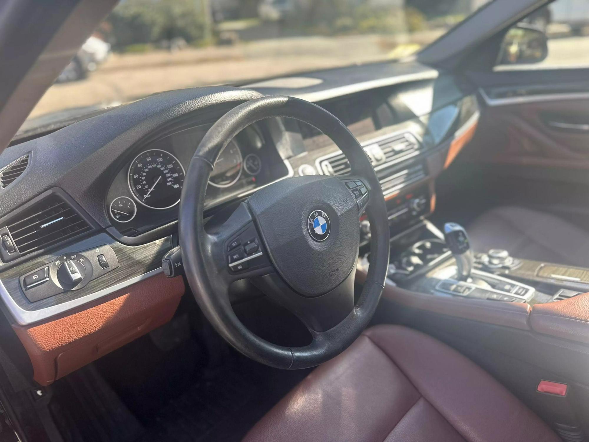 2013 BMW 5 Series 528i photo 25