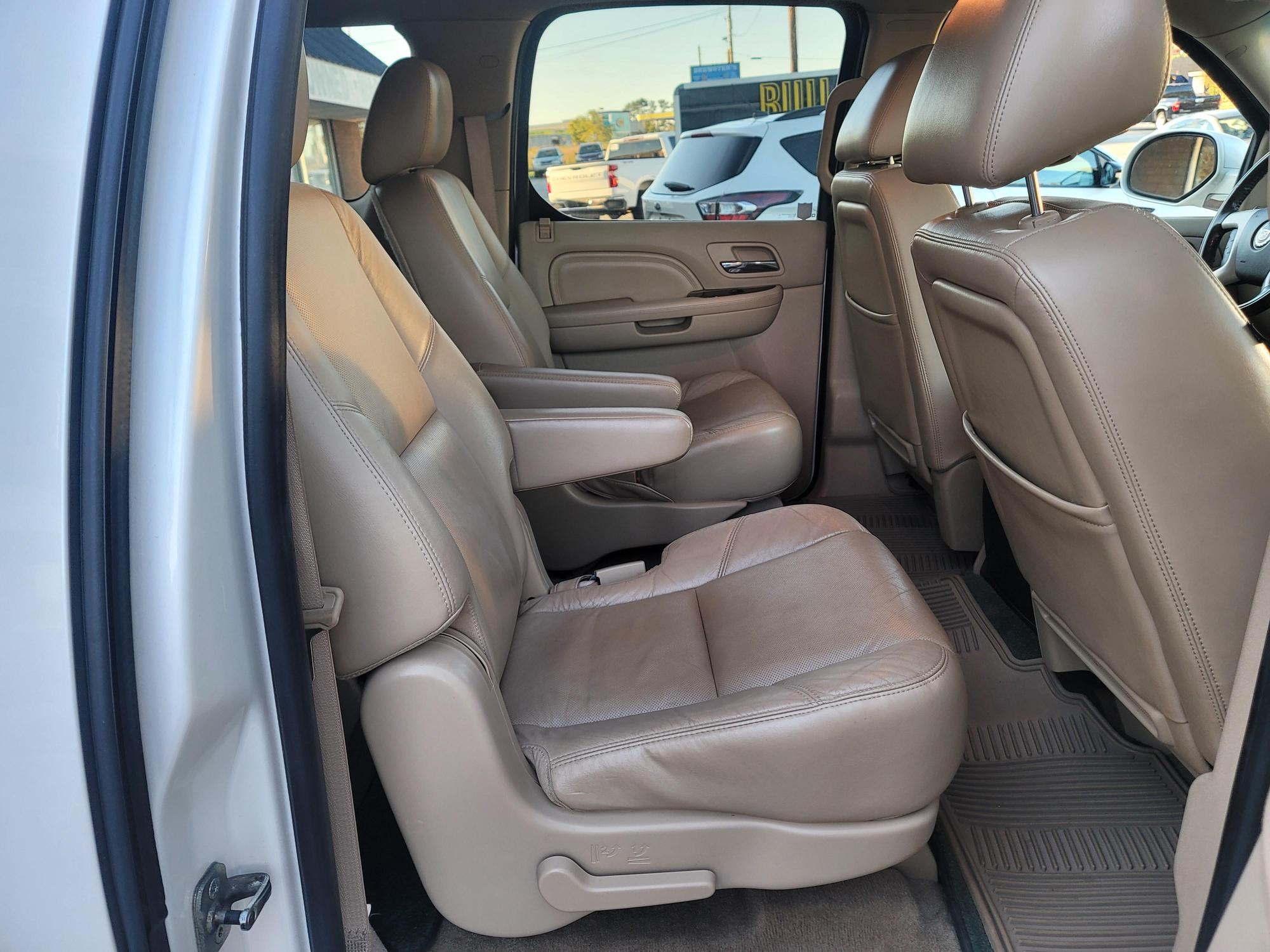 2011 Cadillac Escalade ESV Luxury photo 50