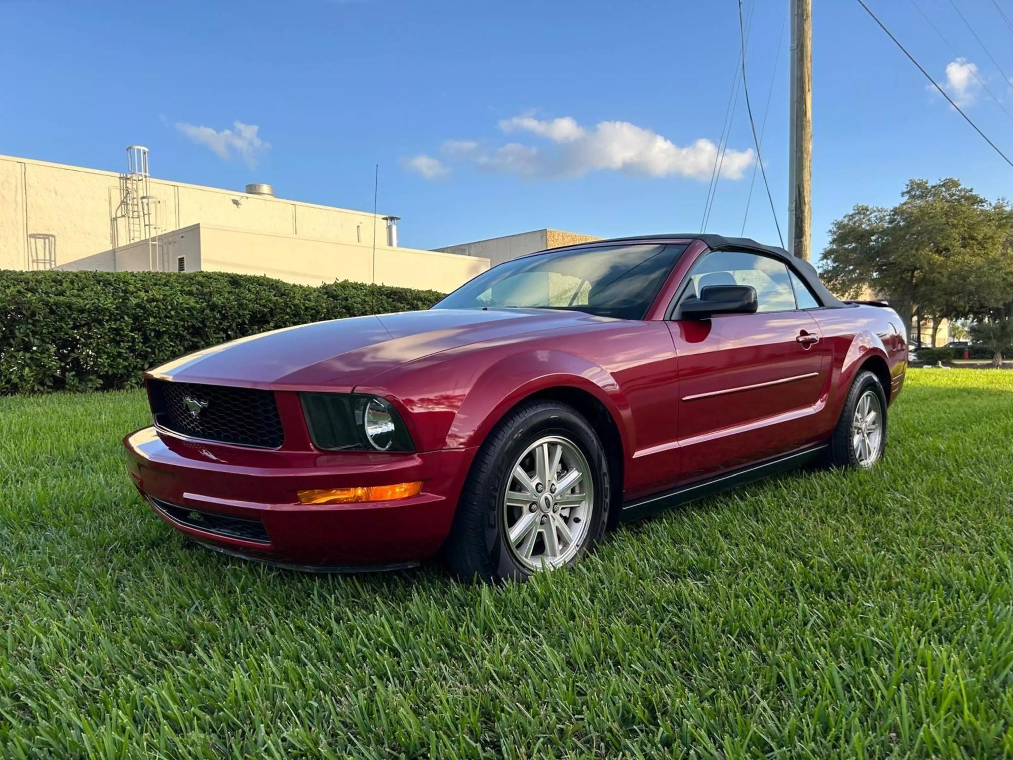 2007 Ford Mustang Premium photo 28