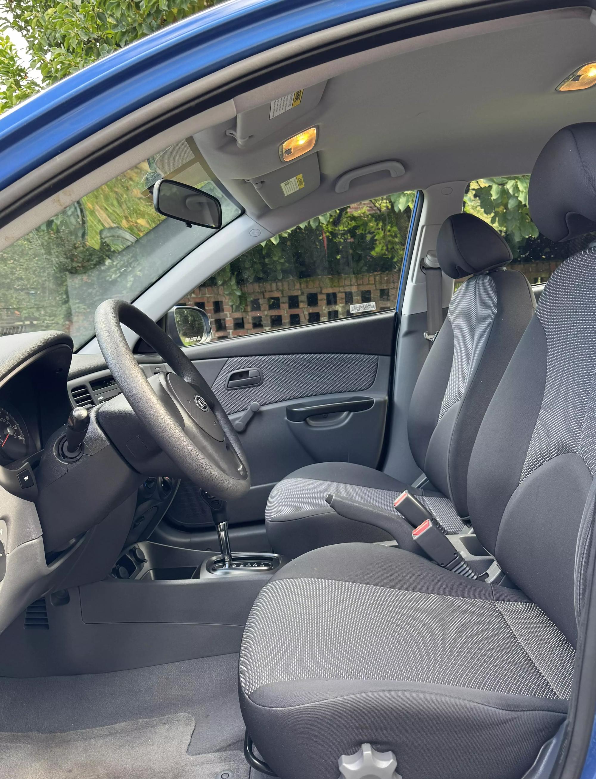 2010 Kia Rio LX photo 22