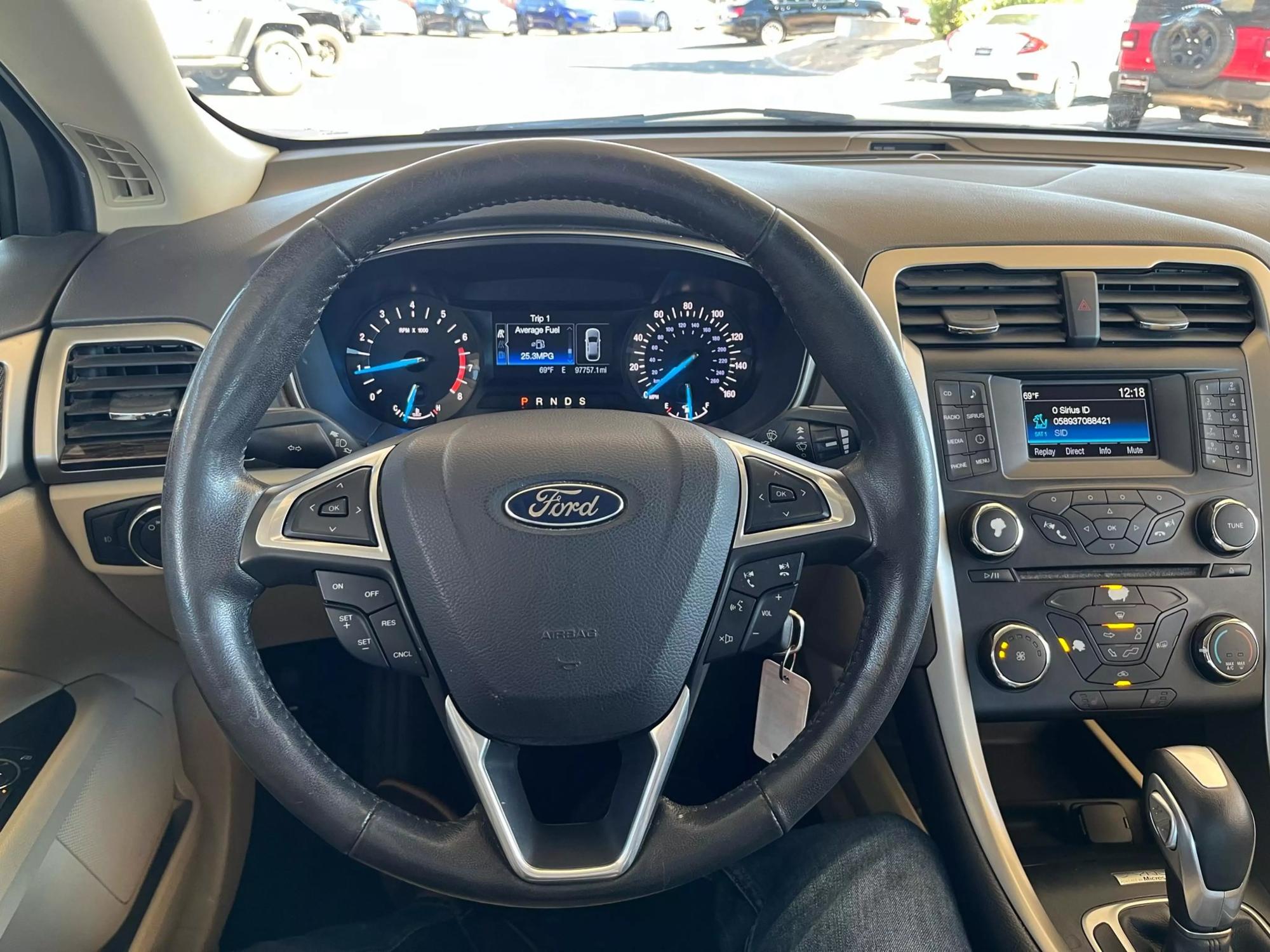 2014 Ford Fusion SE photo 49