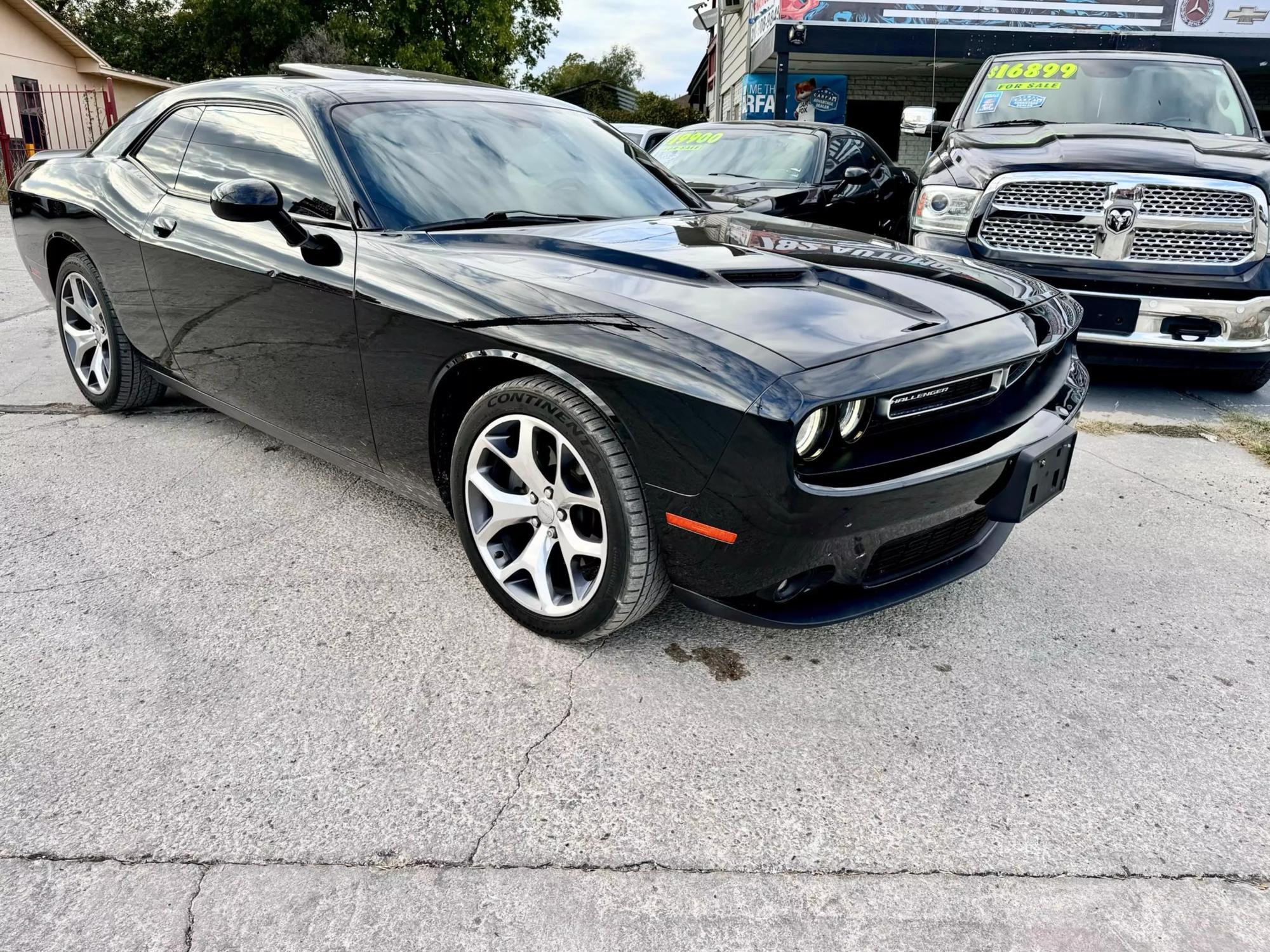 2016 Dodge Challenger SXT photo 15