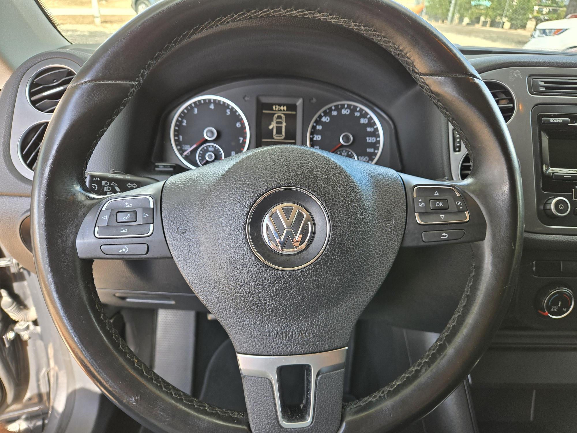 2013 Volkswagen Tiguan S photo 31