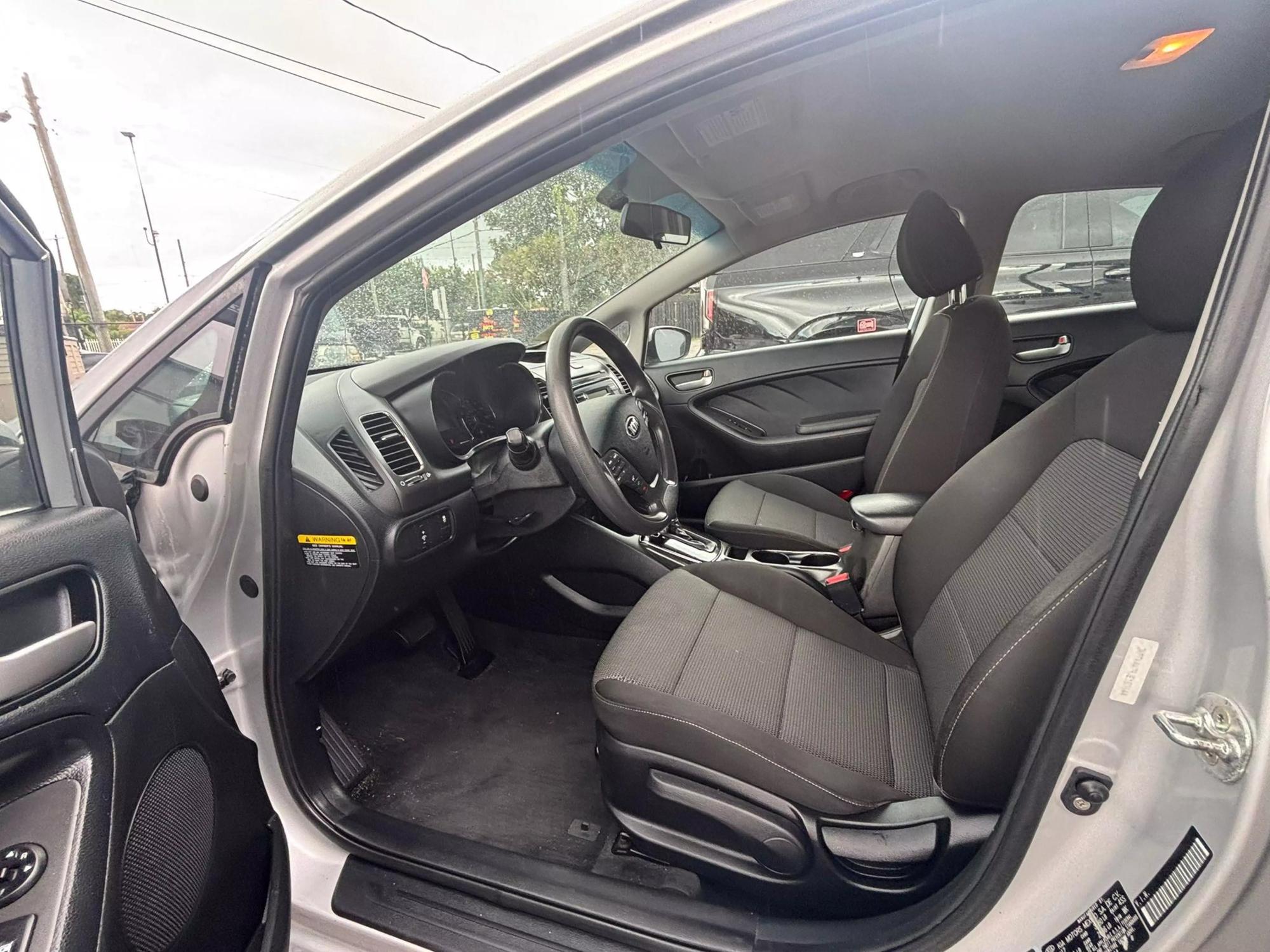 2018 Kia FORTE LX photo 25