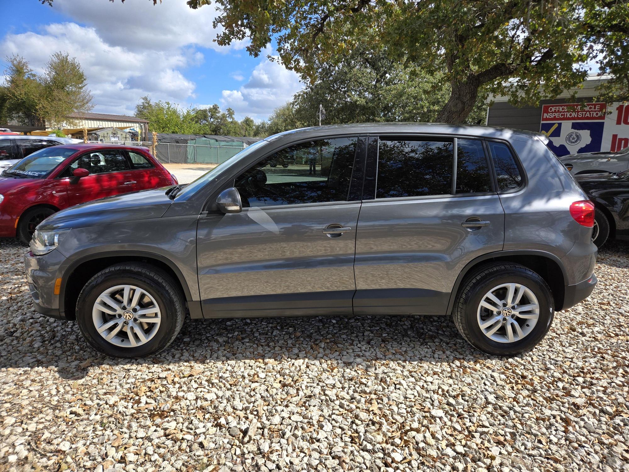 2013 Volkswagen Tiguan S photo 19