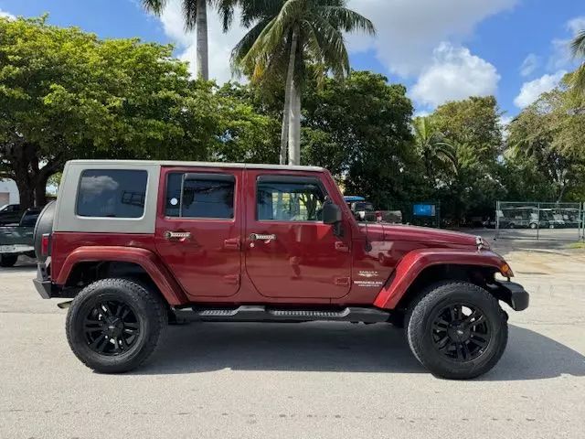 2010 Jeep Wrangler Unlimited Sahara photo 25