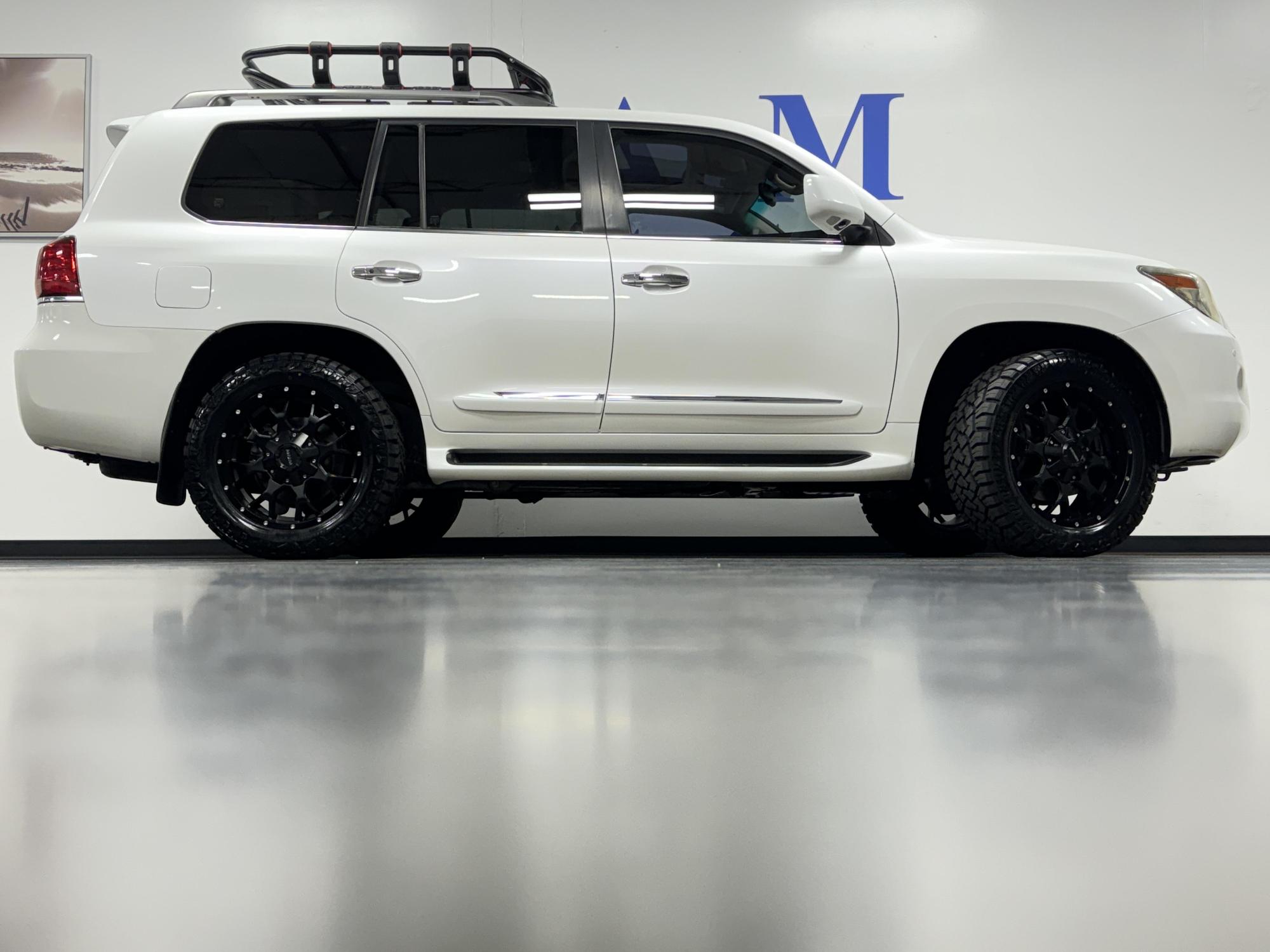 2010 Lexus LX 570 photo 29