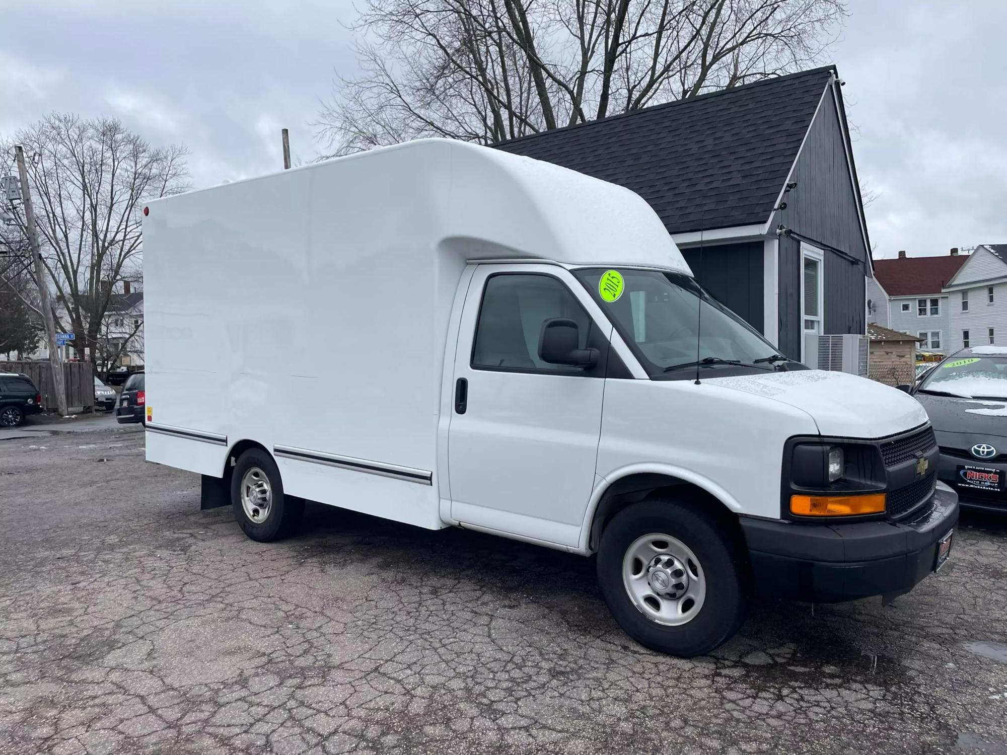 2018 Chevrolet Express Cutaway Base photo 11