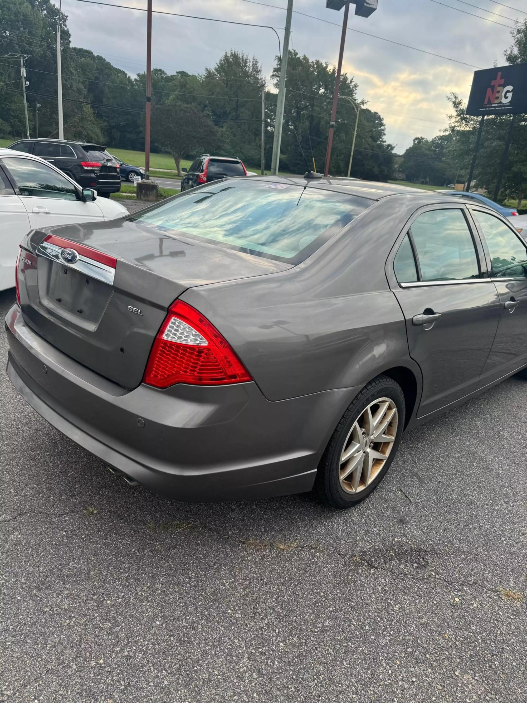 2010 Ford Fusion SEL photo 17