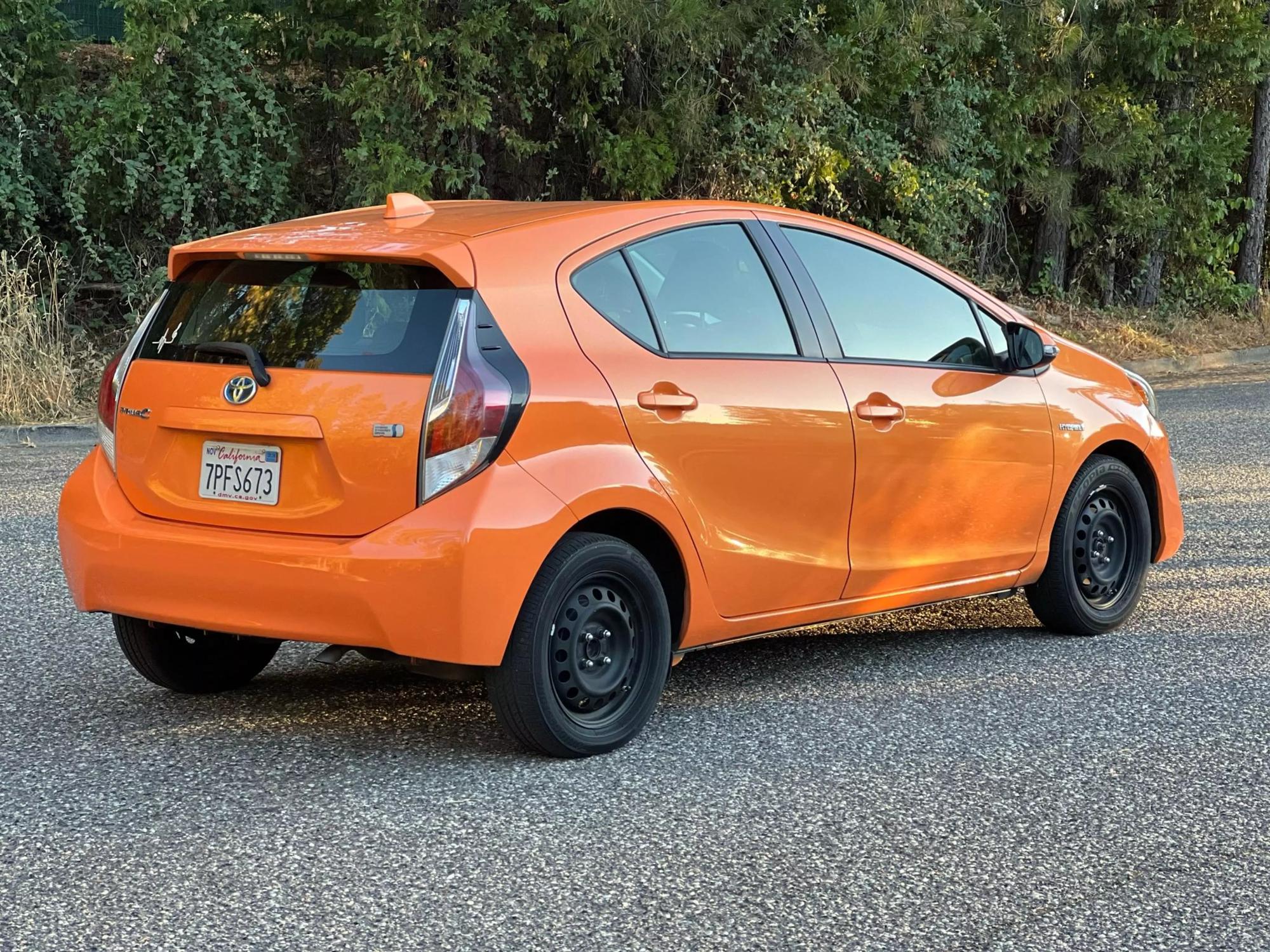 2015 Toyota Prius c One photo 23