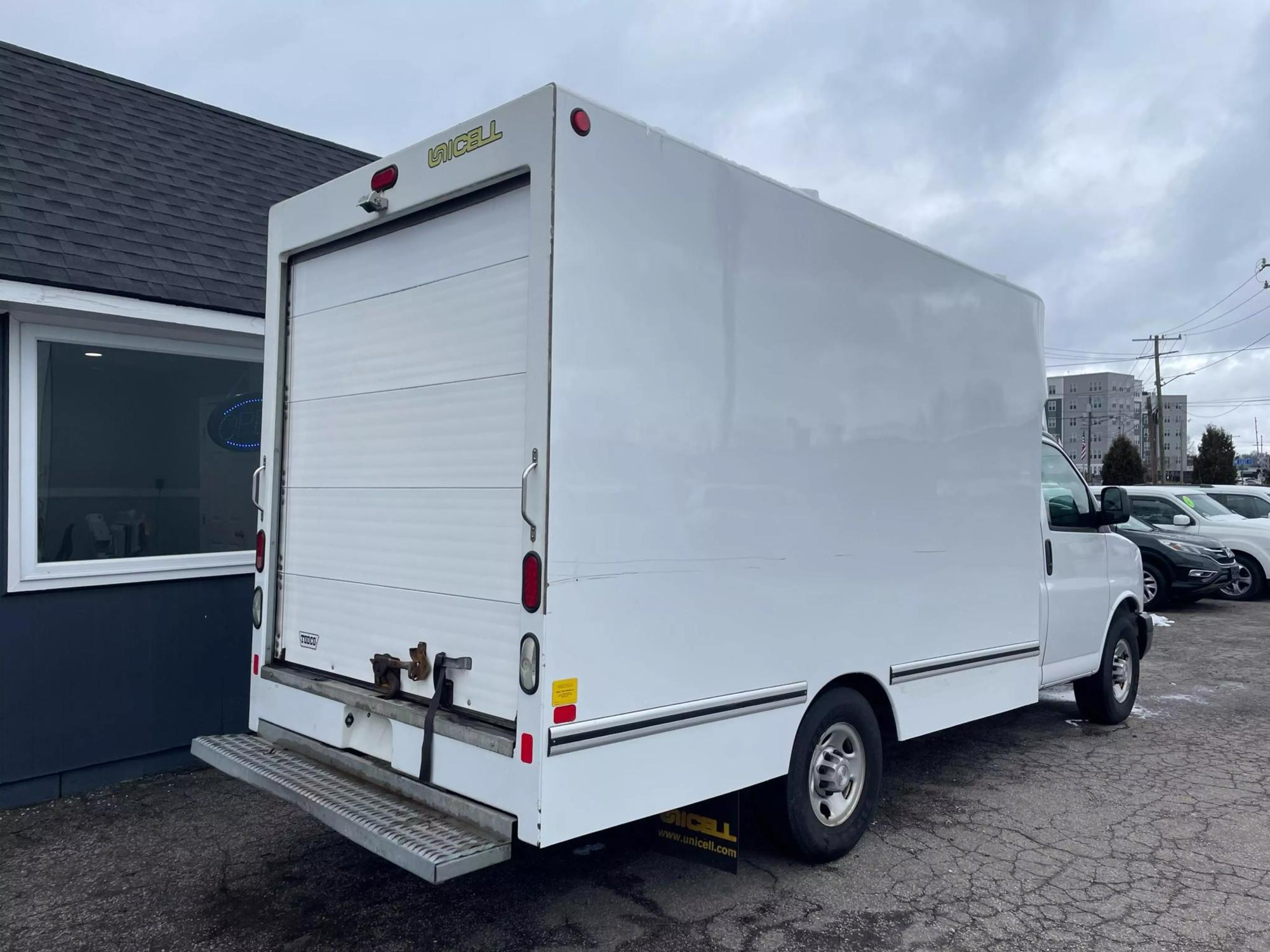 2018 Chevrolet Express Cutaway Base photo 13