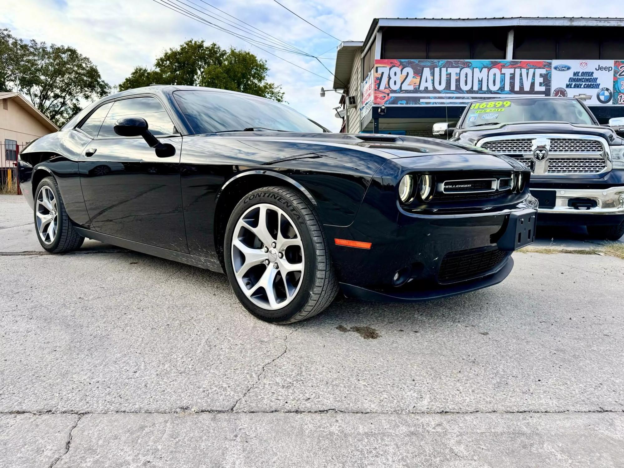 2016 Dodge Challenger SXT photo 14