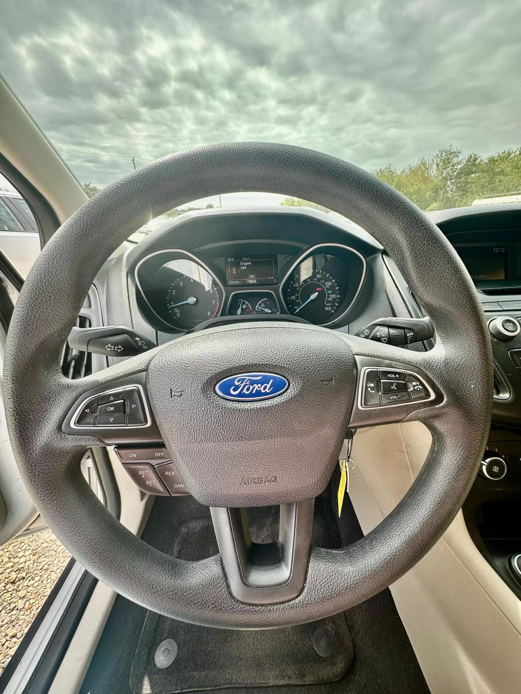 2015 Ford Focus SE photo 35