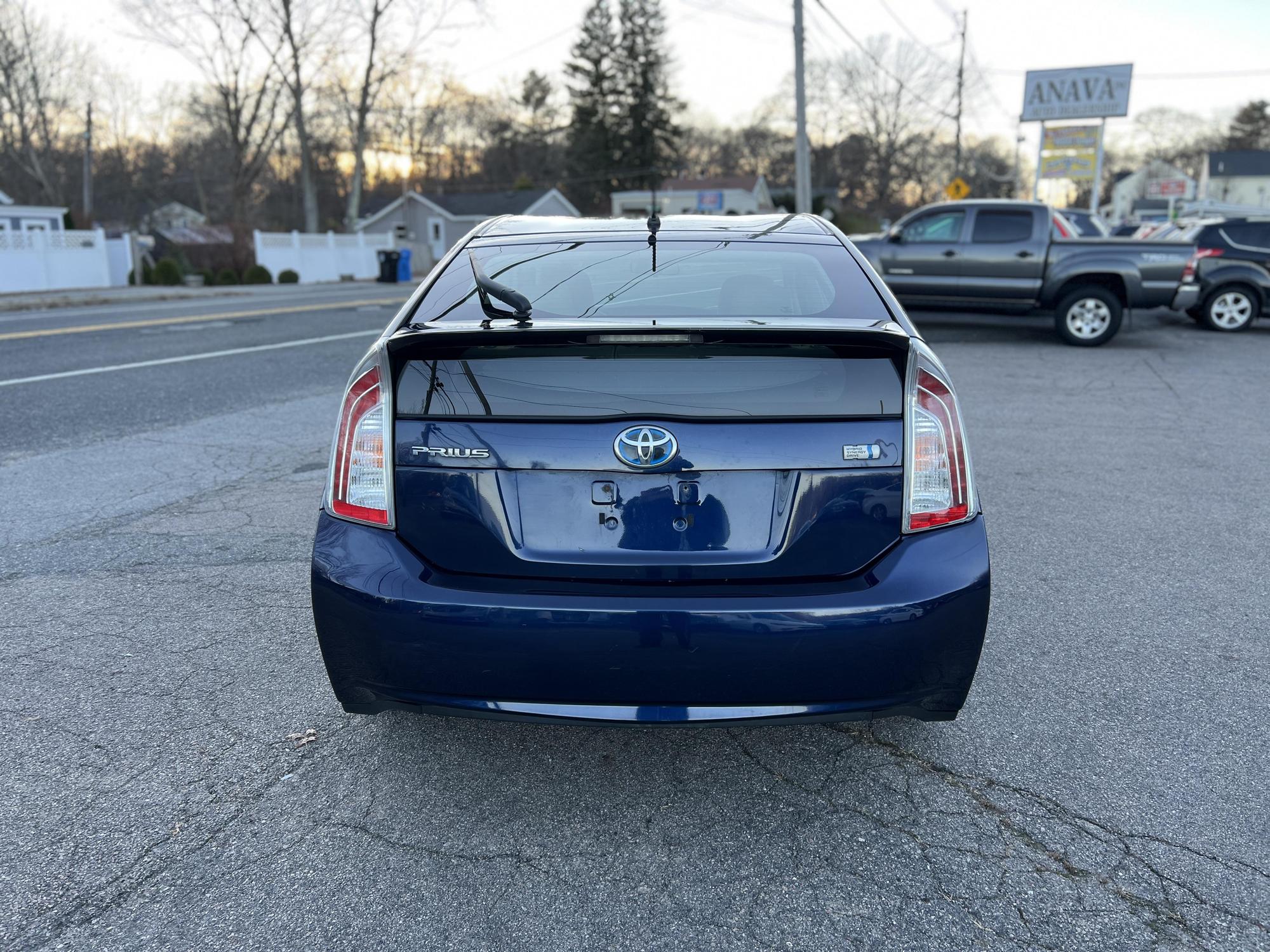 2013 Toyota Prius One photo 39