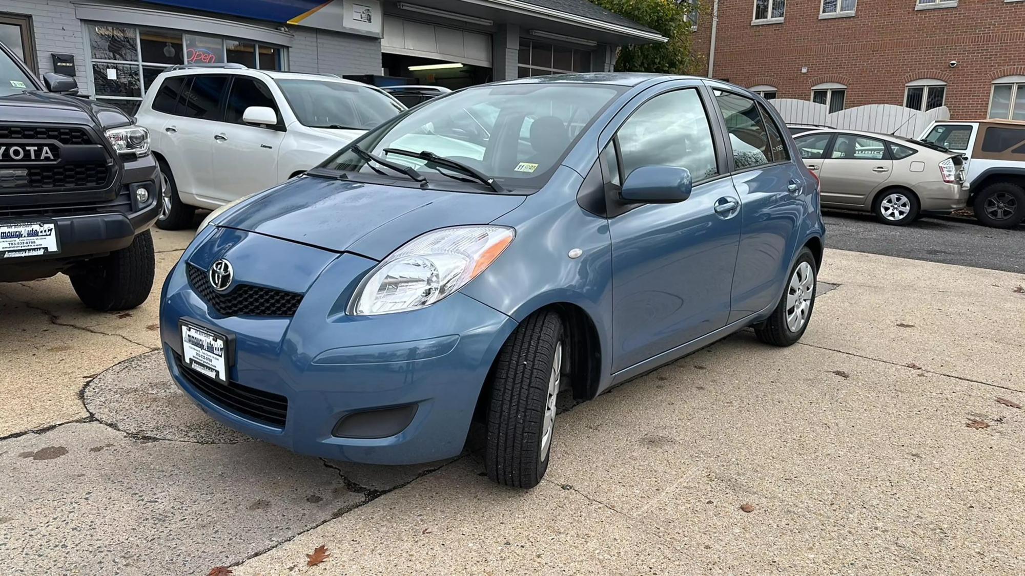 2010 Toyota Yaris Base photo 36