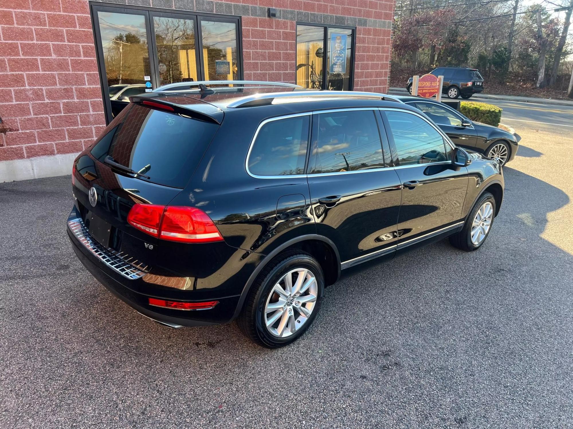 2013 Volkswagen Touareg Sport photo 23