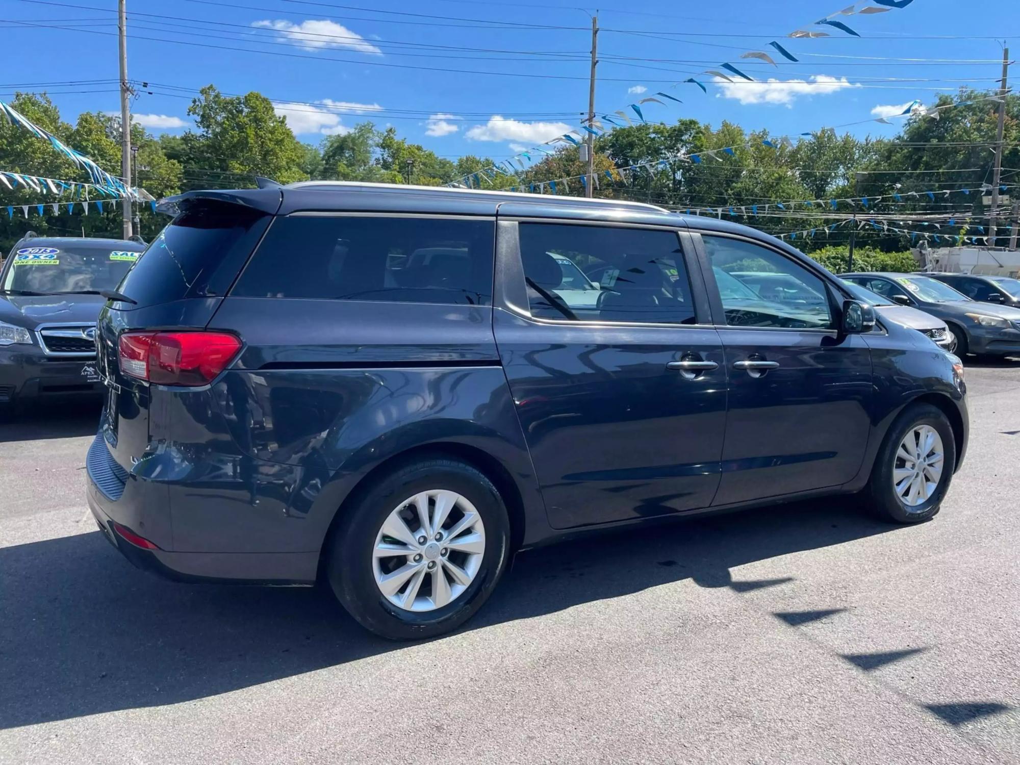 2016 Kia Sedona LX photo 93