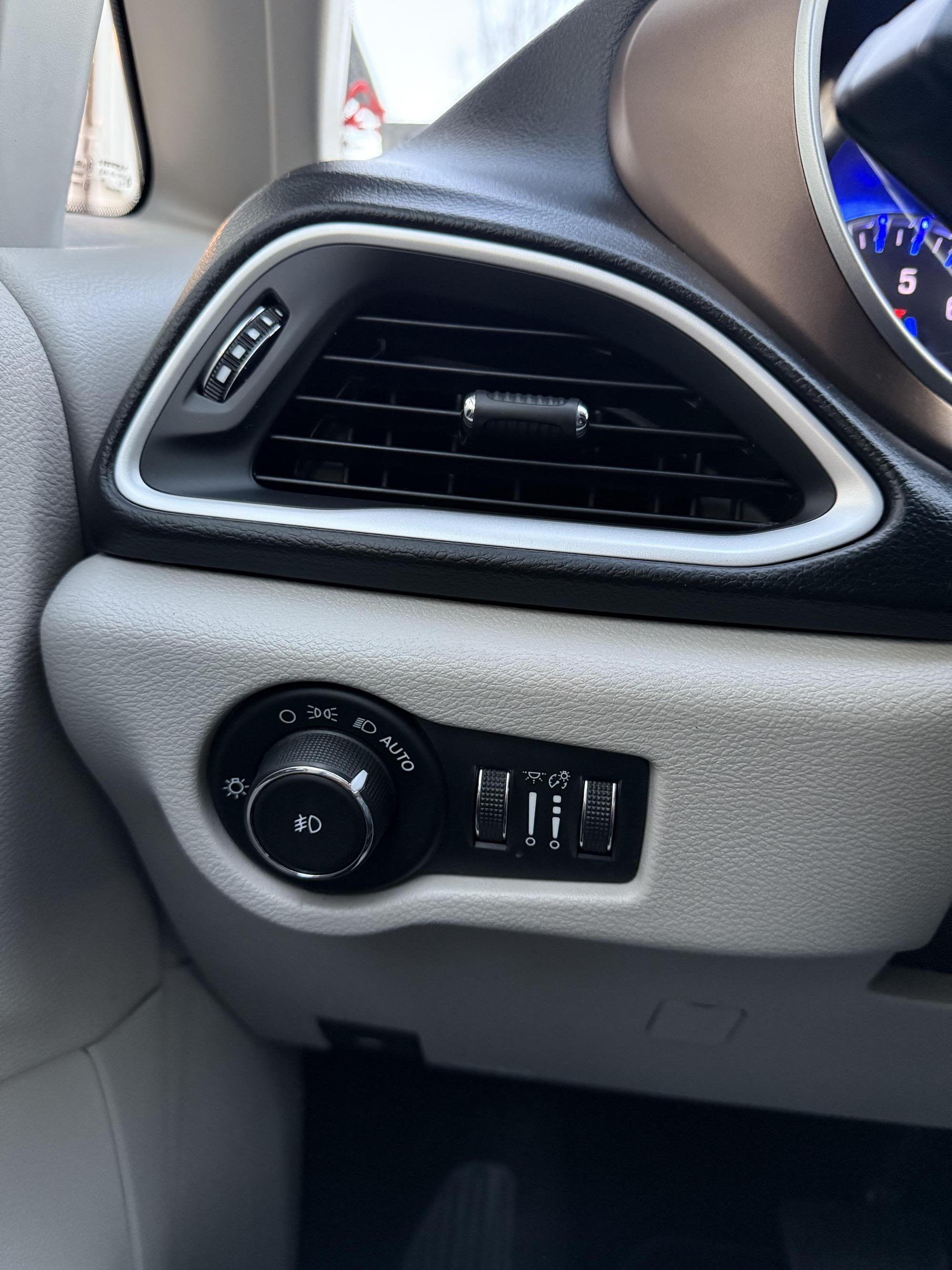 2017 Chrysler Pacifica Touring-L photo 34