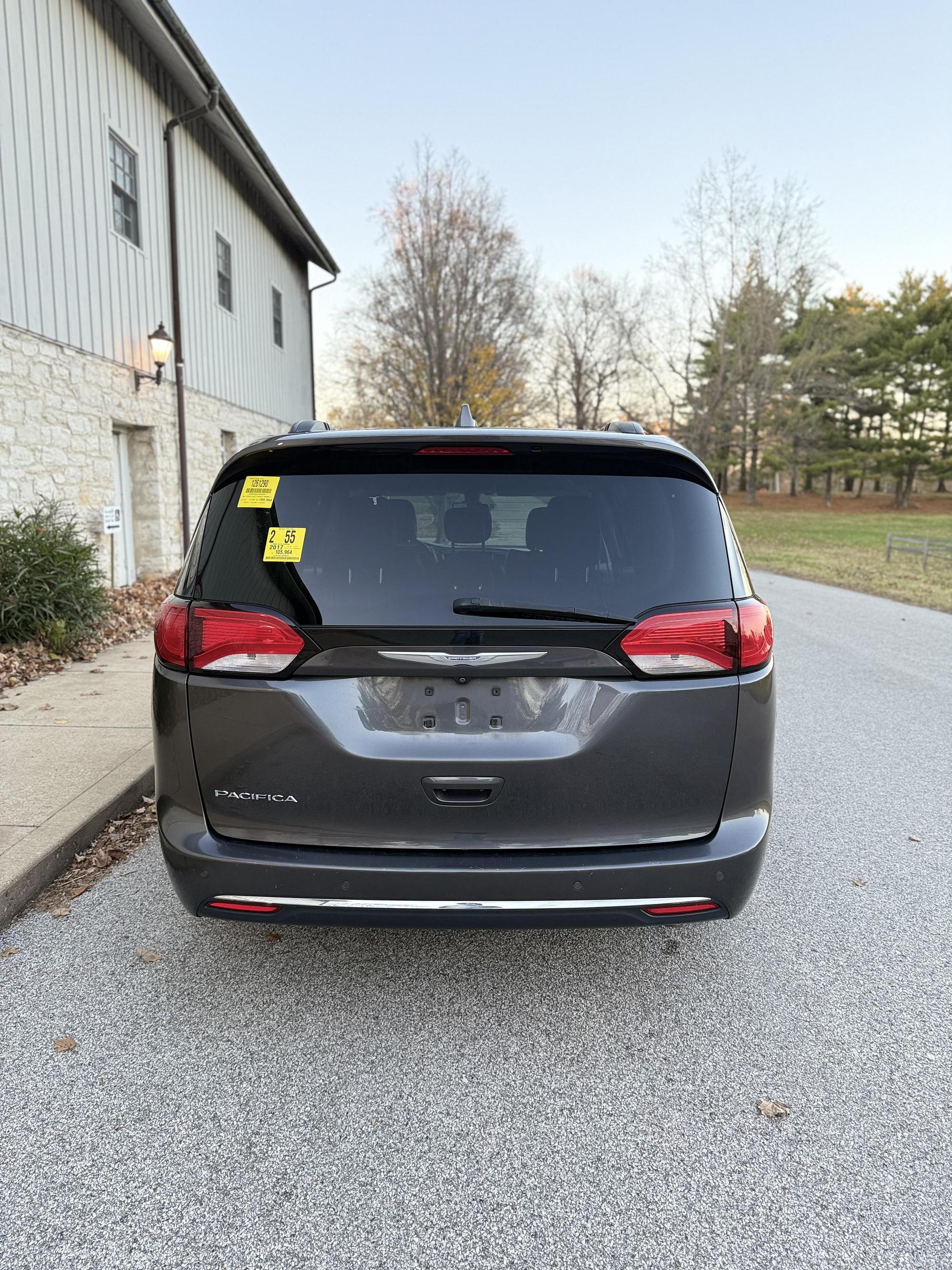 2017 Chrysler Pacifica Touring-L photo 24