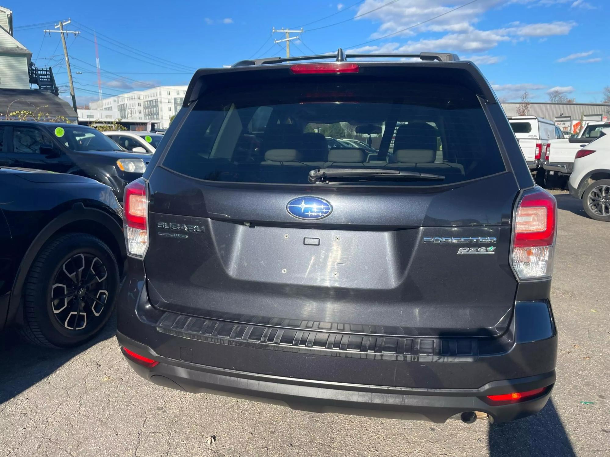 2017 Subaru Forester Premium photo 14