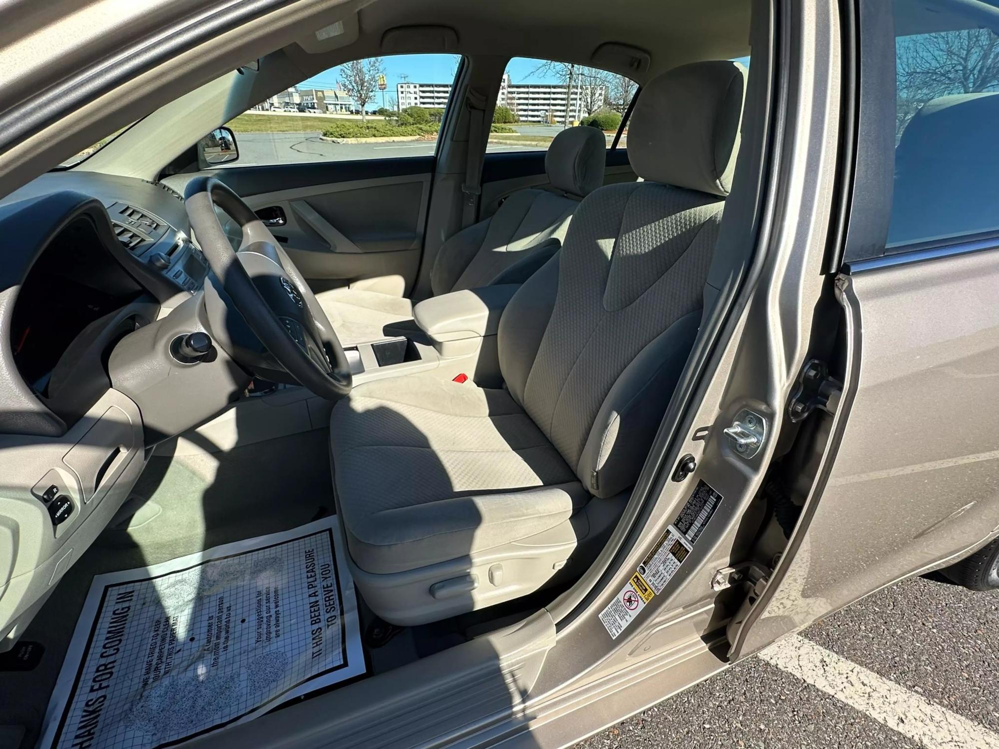 2008 Toyota Camry LE photo 40