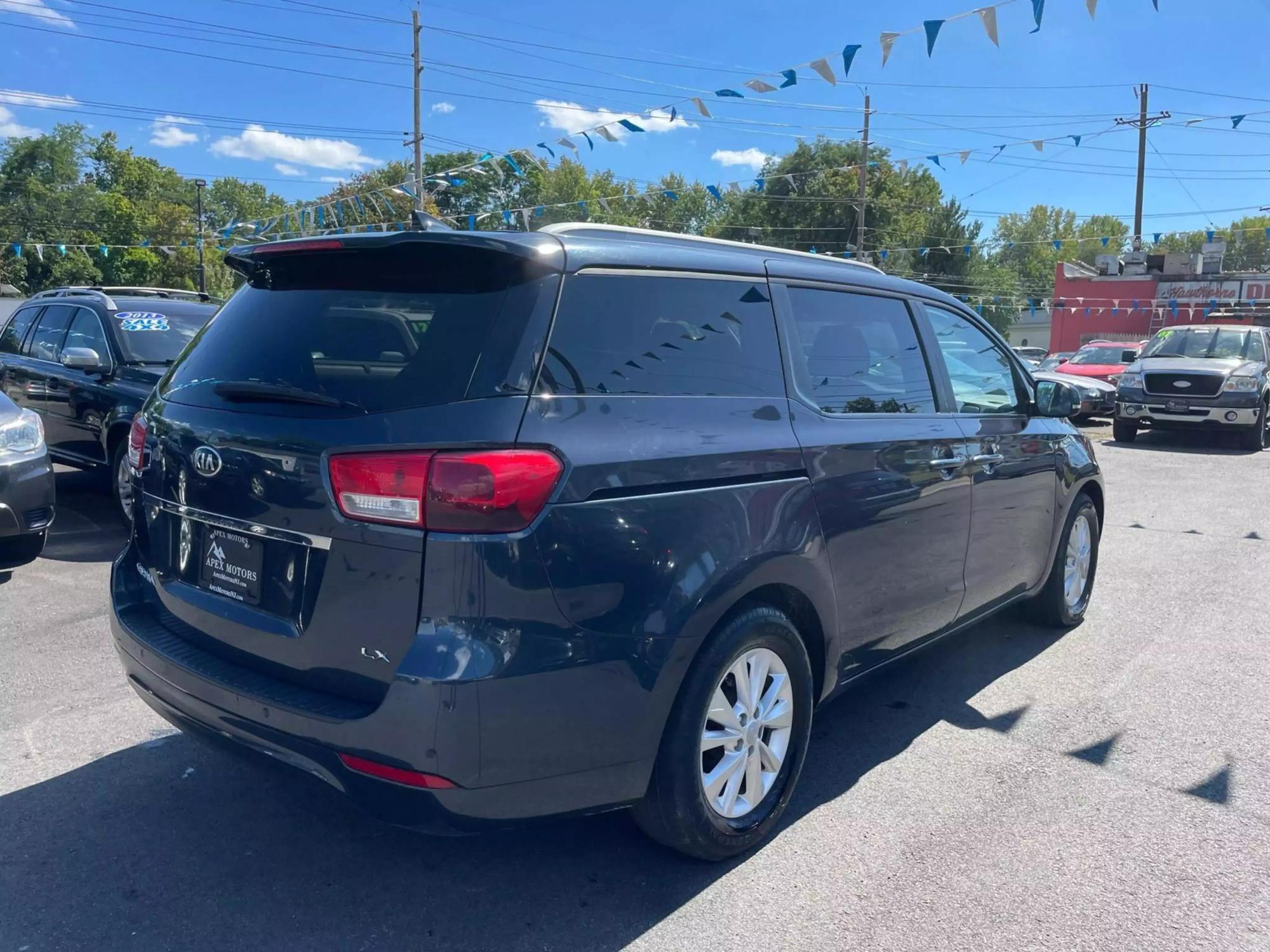 2016 Kia Sedona LX photo 92