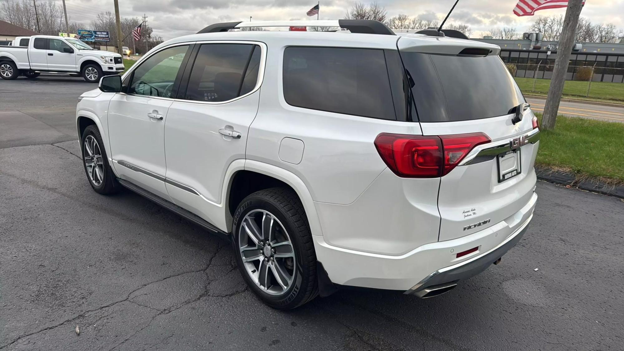 2017 GMC Acadia Denali photo 24