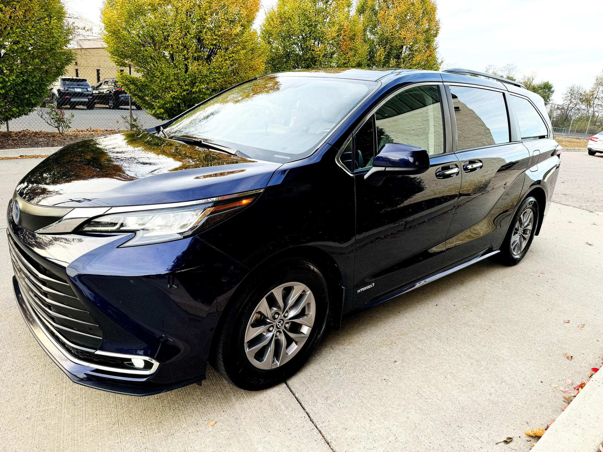 2021 Toyota Sienna XLE photo 57