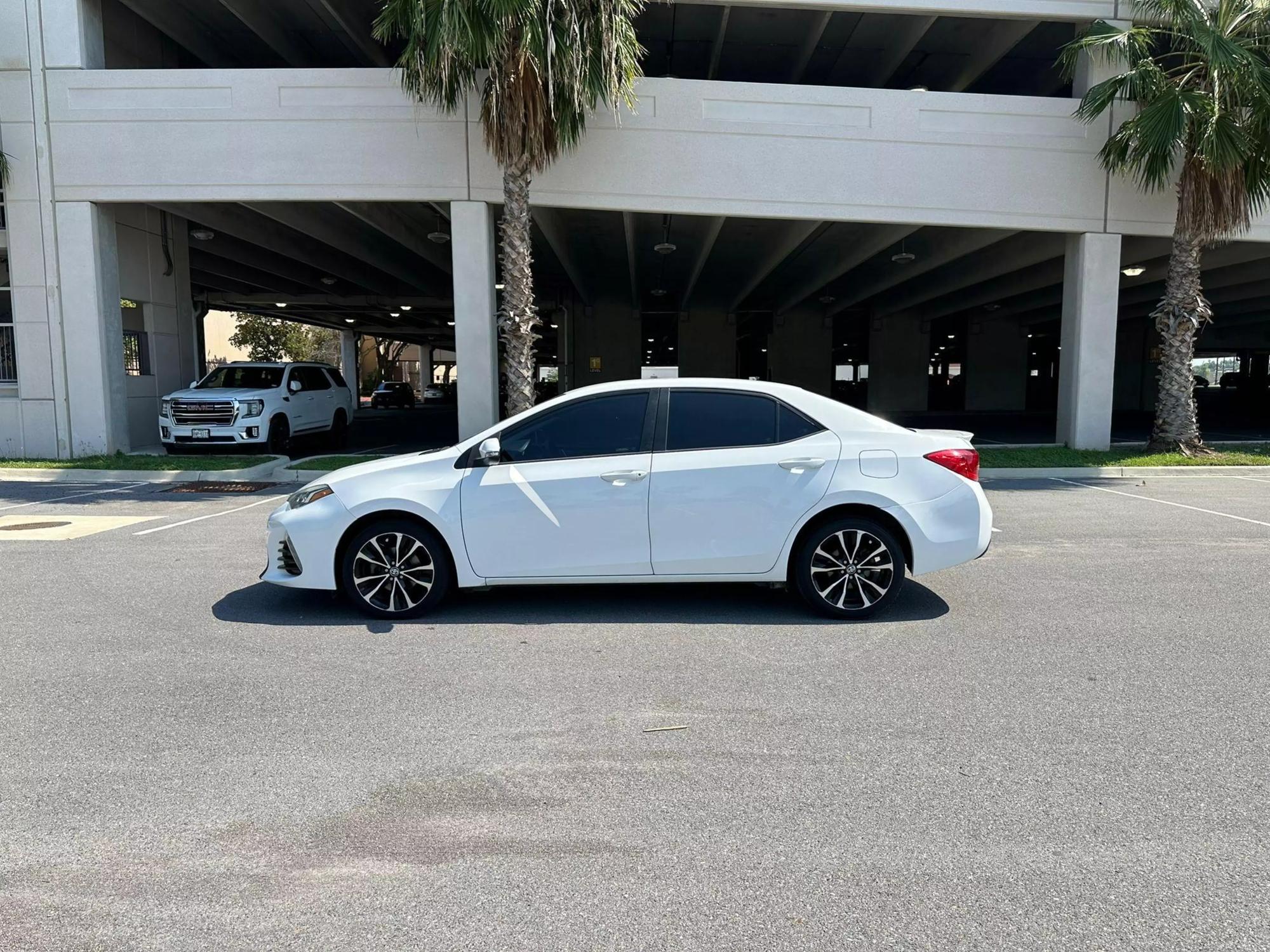 2018 Toyota Corolla SE photo 21