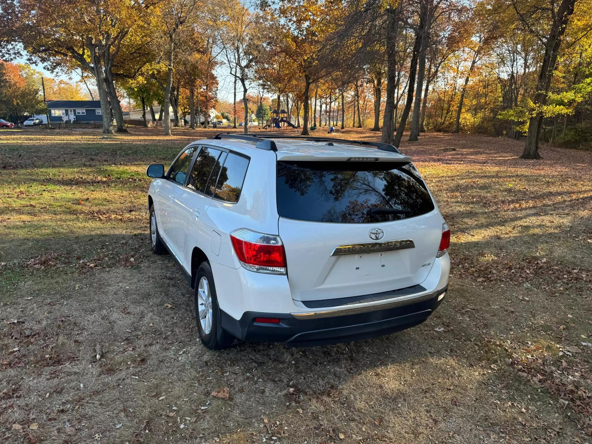 2011 Toyota Highlander SE photo 22