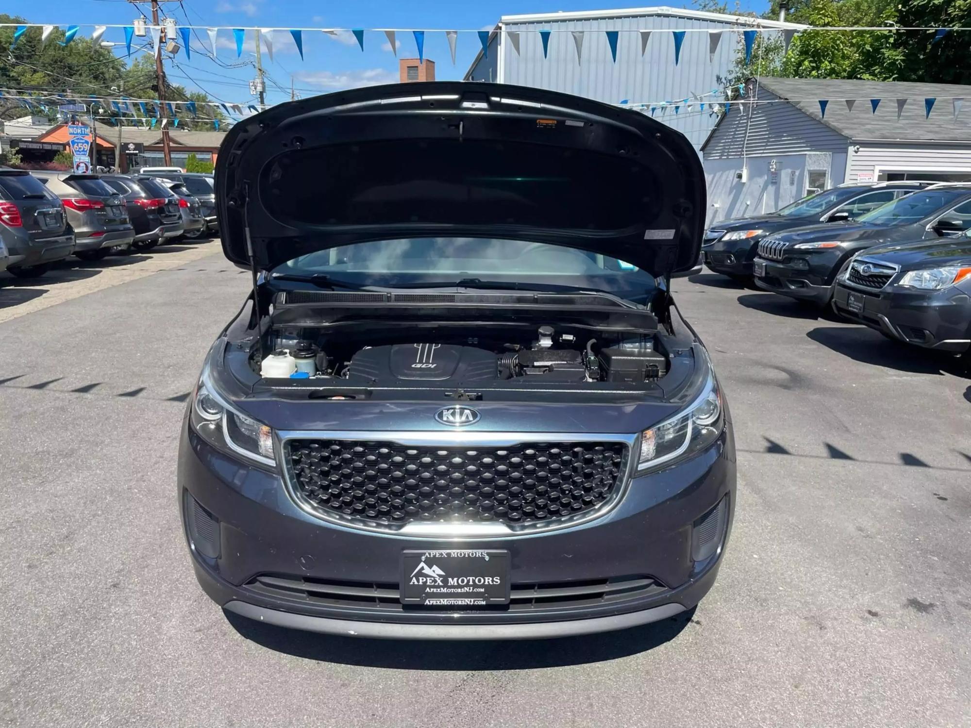 2016 Kia Sedona LX photo 139