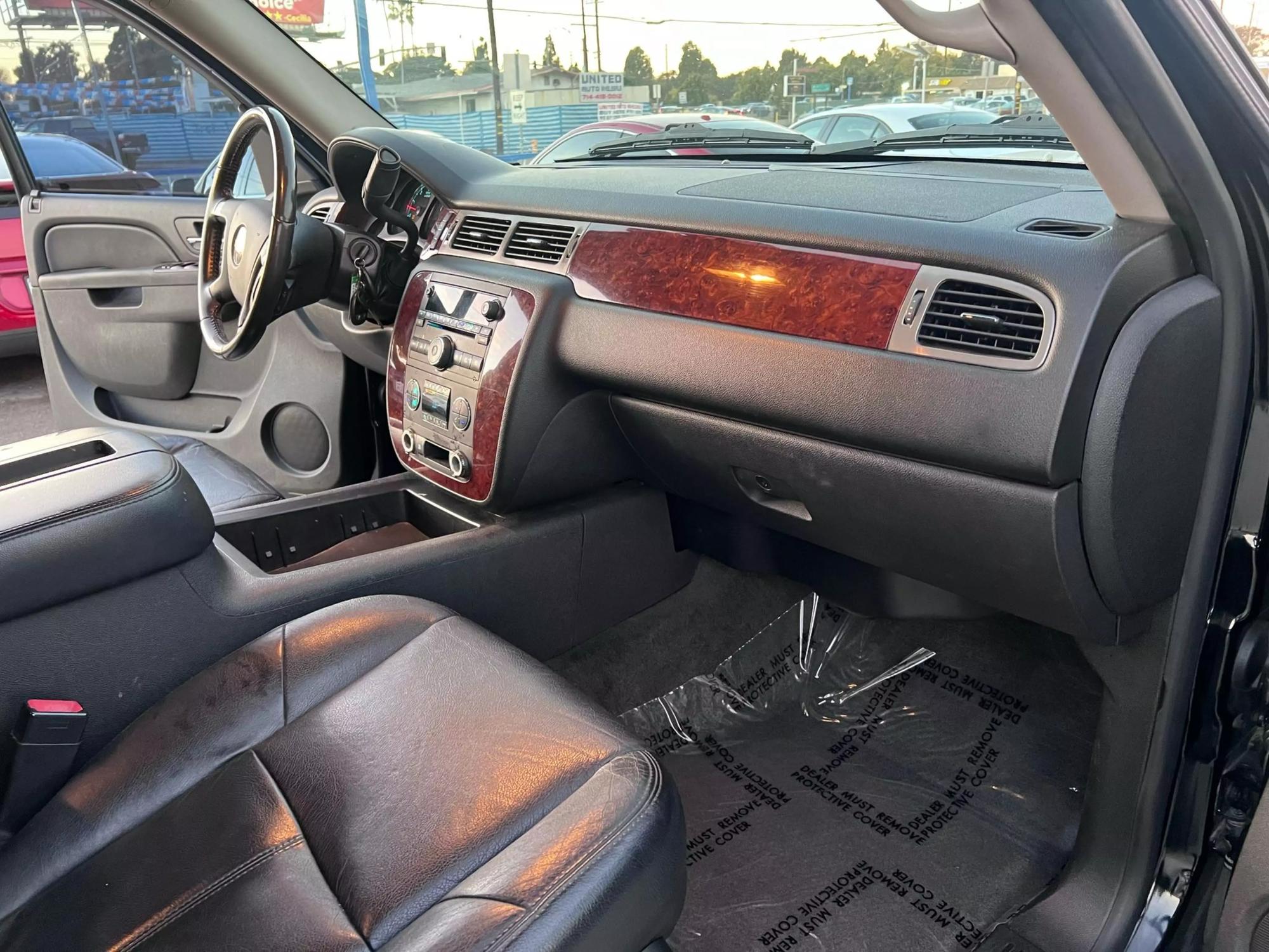 2010 Chevrolet Suburban LS photo 40