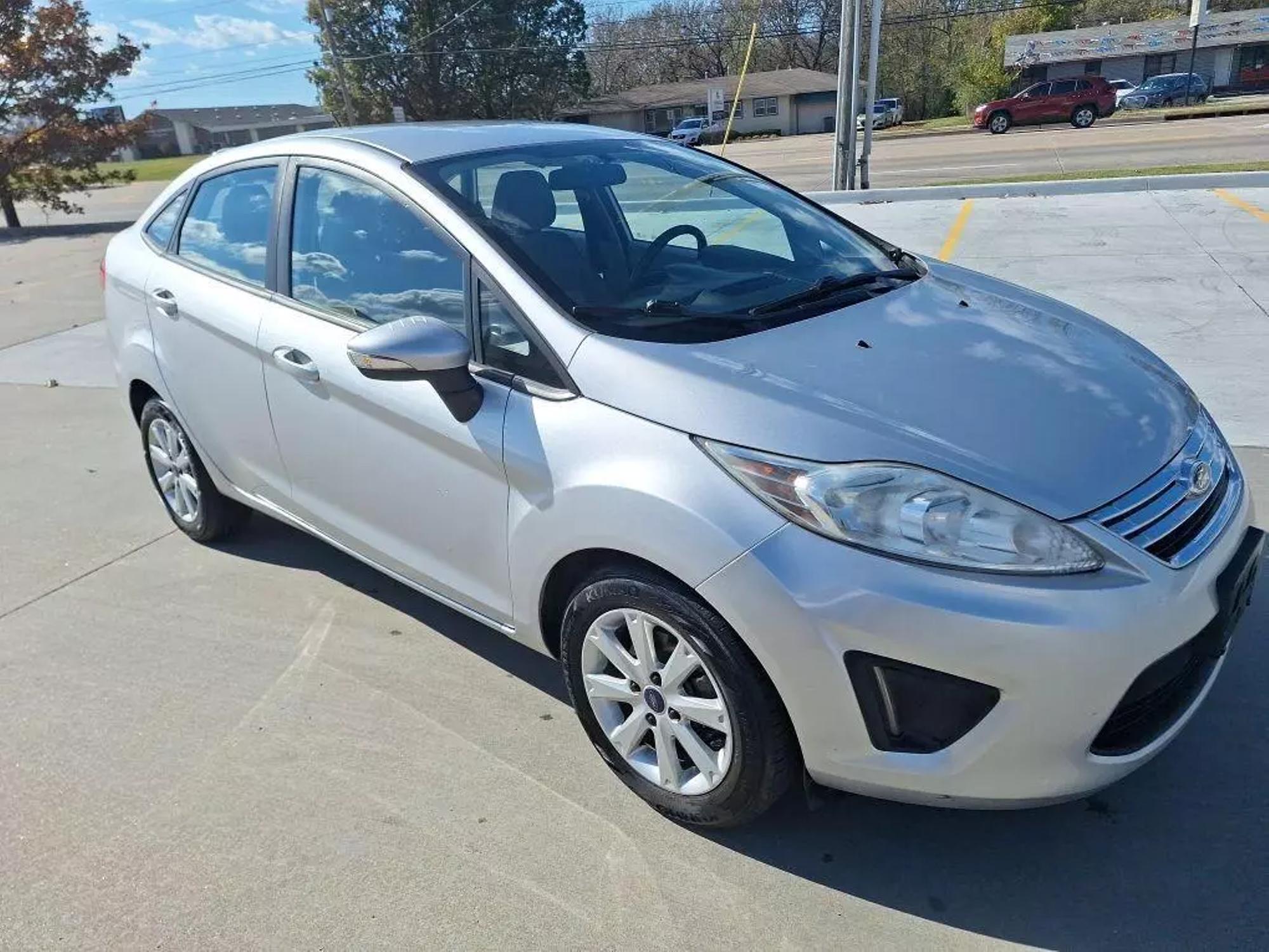 2013 Ford Fiesta SE photo 19