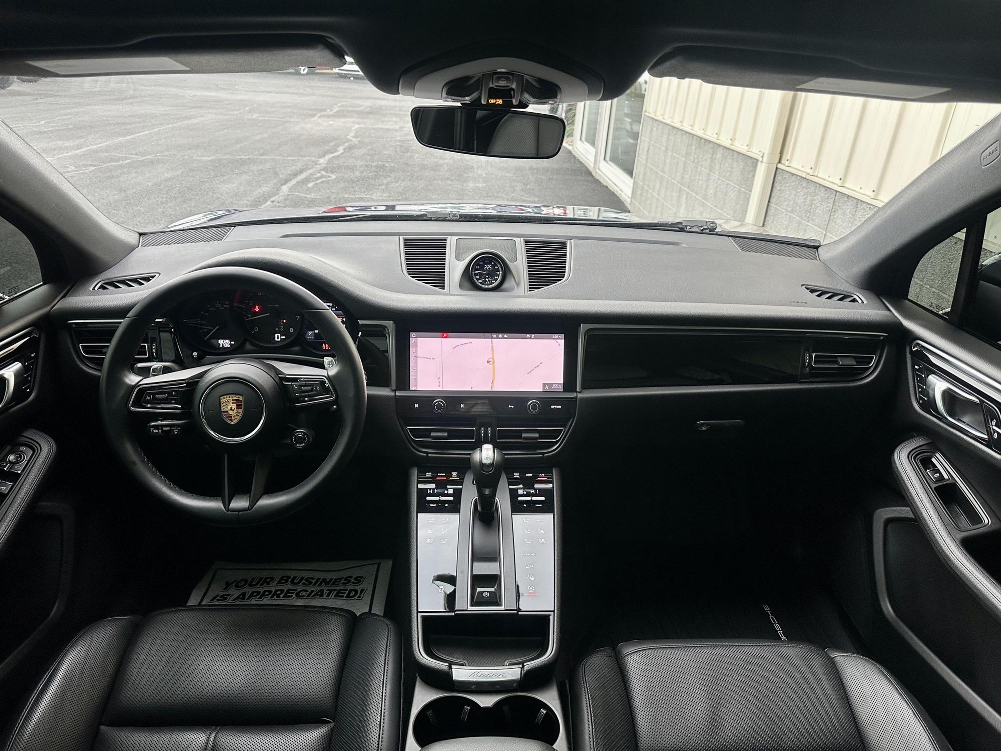 2022 Porsche Macan Base photo 47