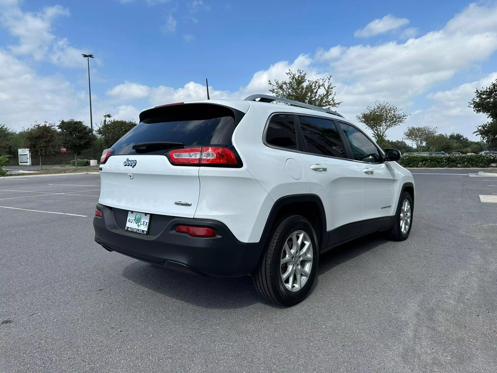 2017 Jeep Cherokee Latitude photo 14