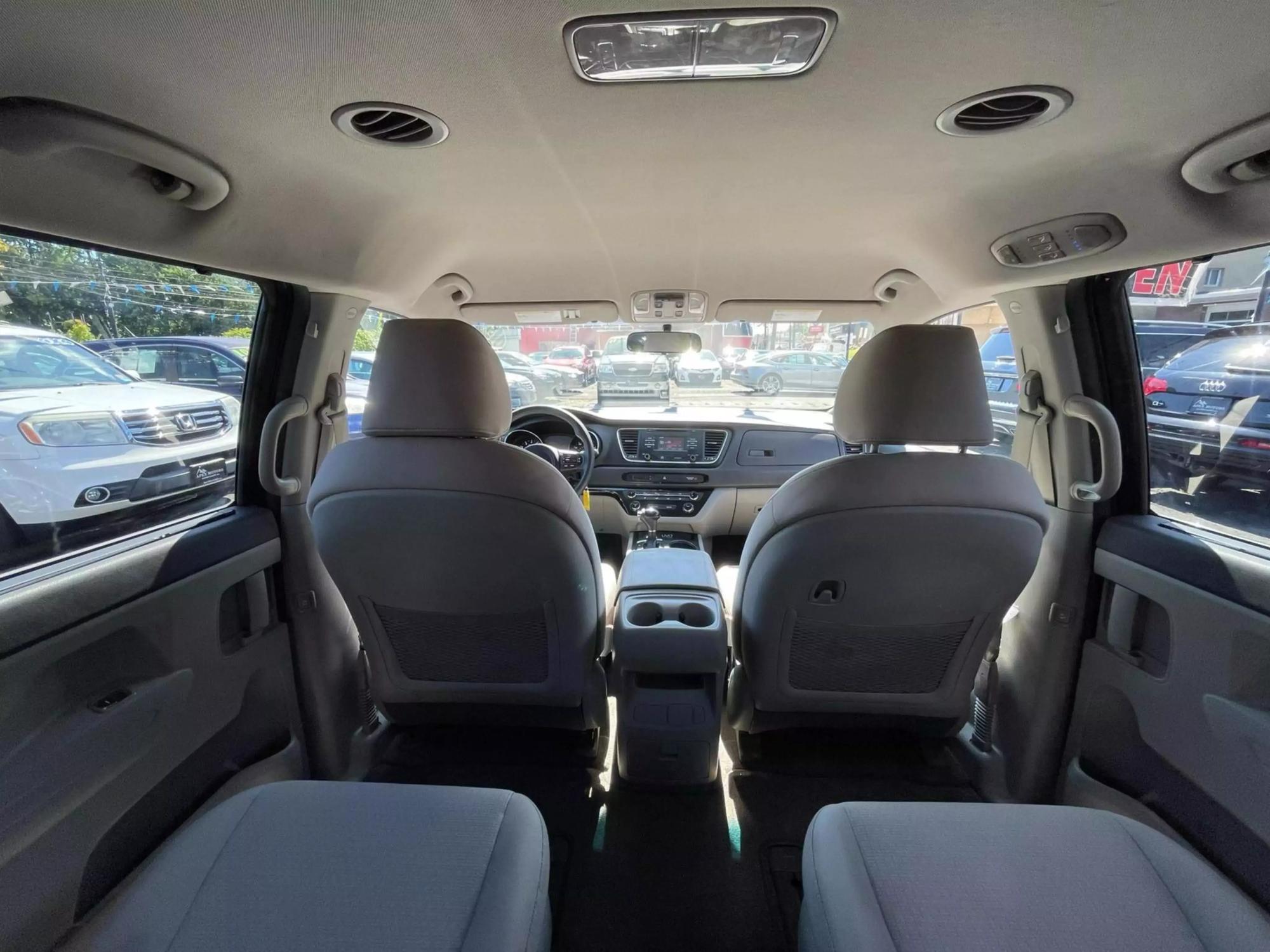 2016 Kia Sedona LX photo 134