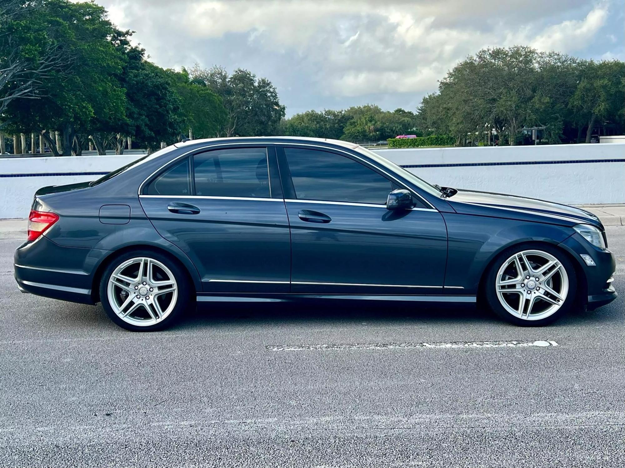 2011 Mercedes-Benz C-Class null photo 39