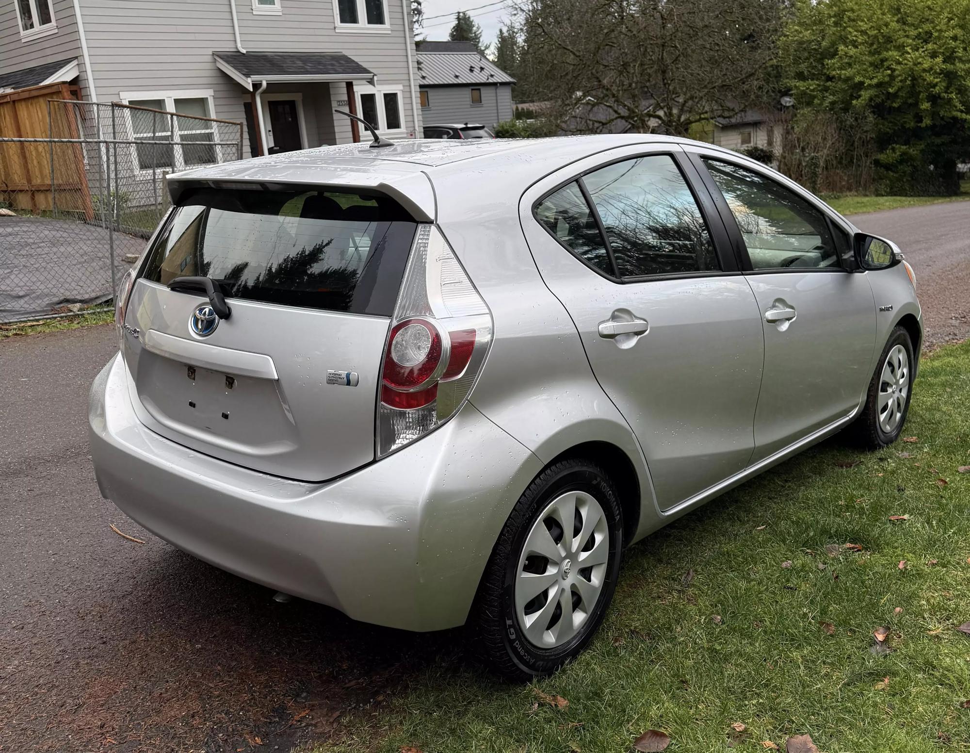 2012 Toyota Prius c One photo 20