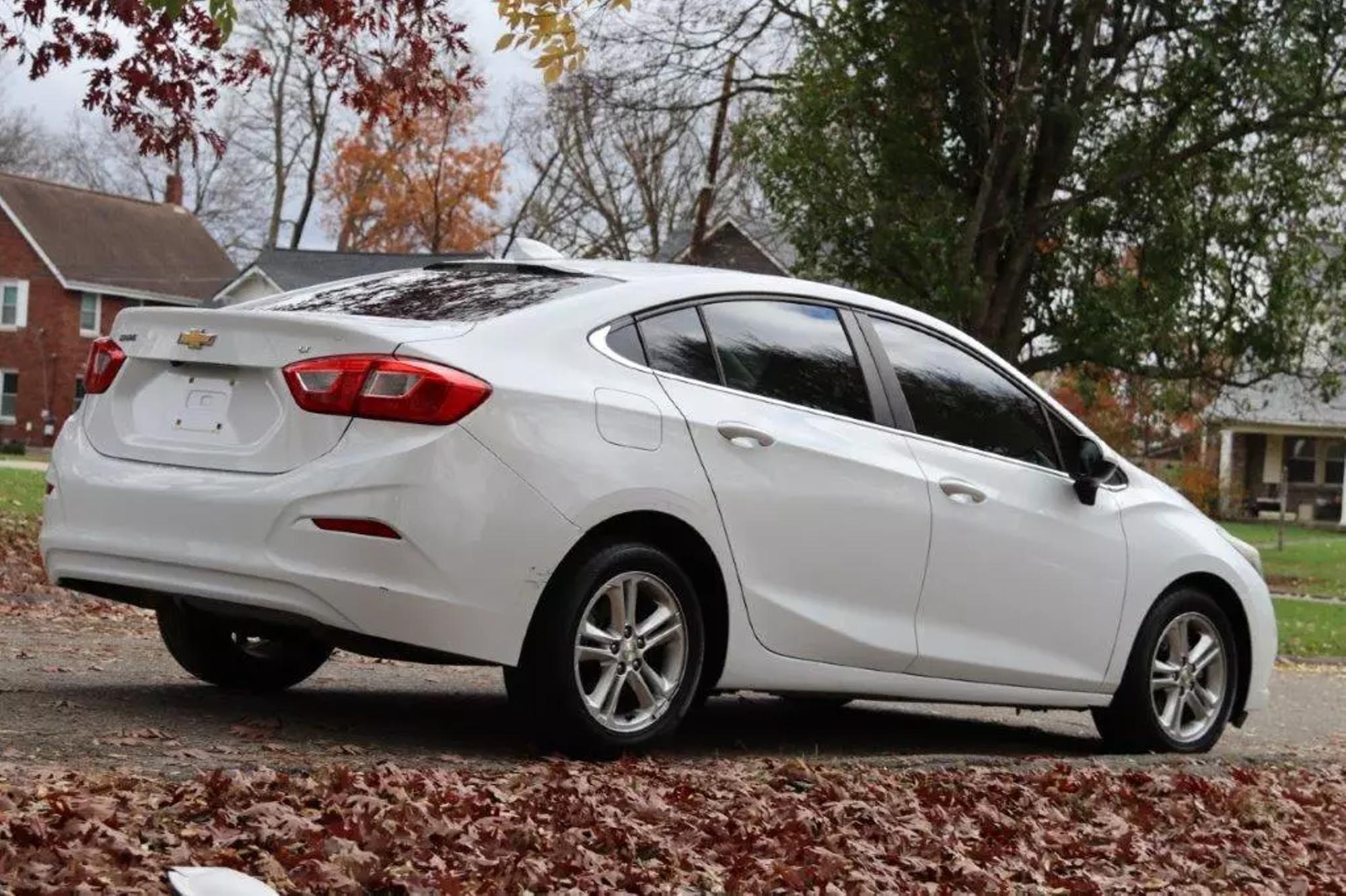 2017 Chevrolet Cruze LT photo 32