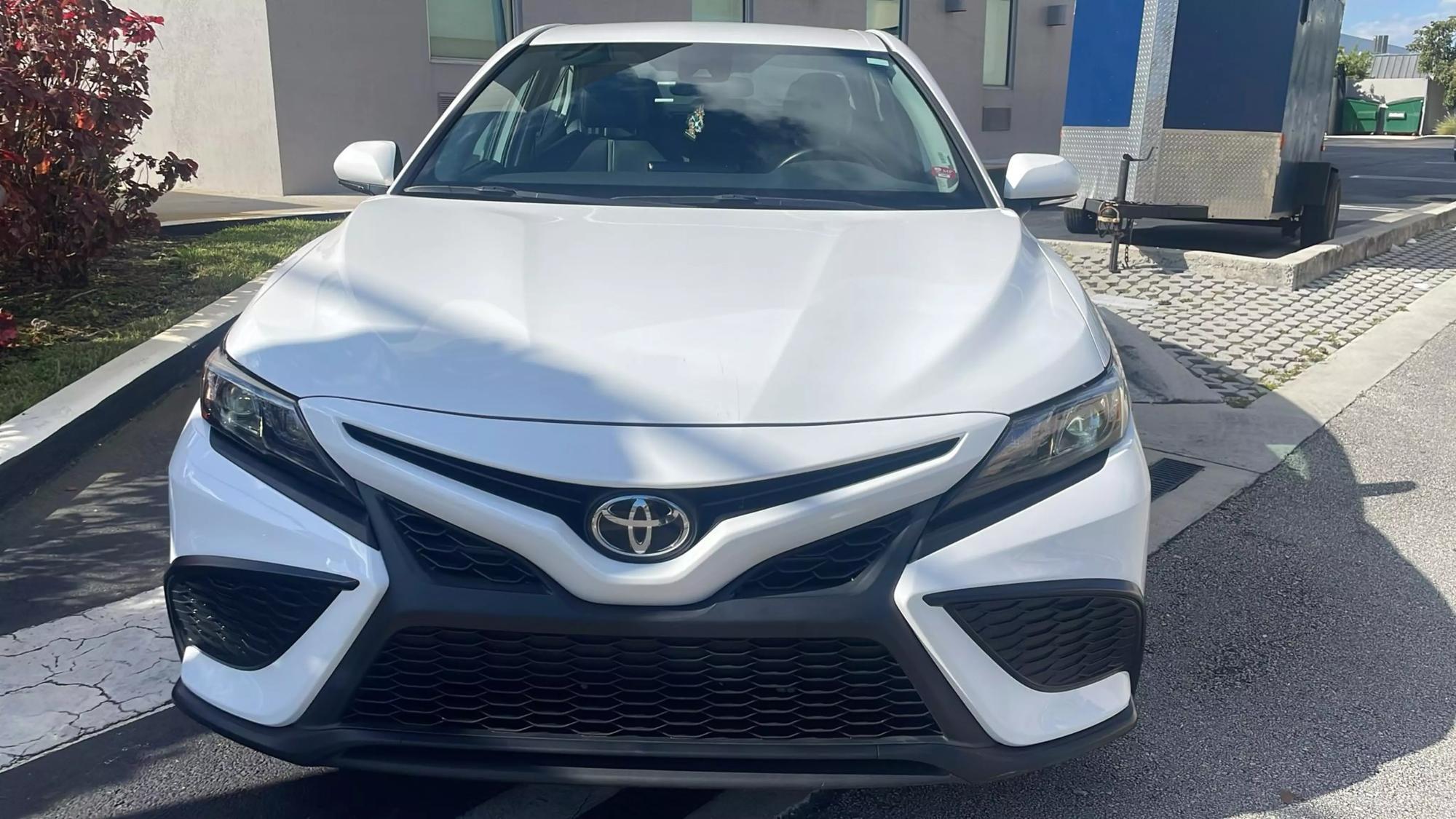 2022 Toyota Camry SE photo 11